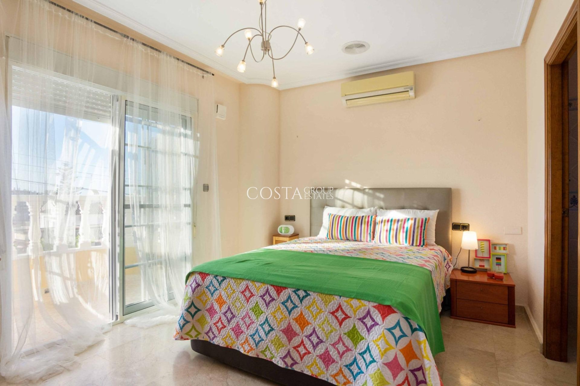 Odsprzedaż - Willa -
Orihuela Costa - La Florida