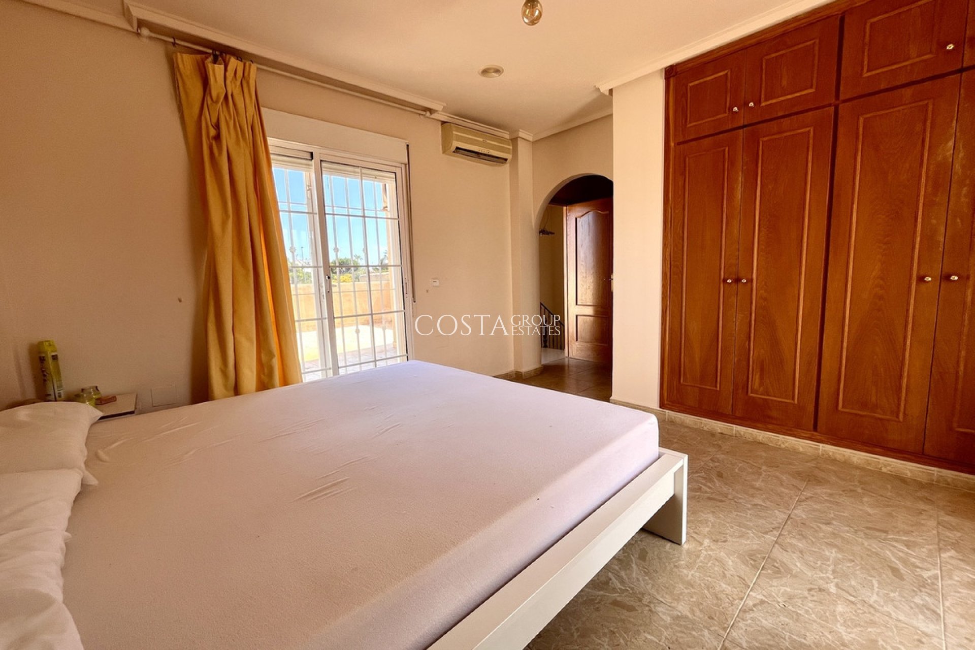 Odsprzedaż - Willa -
Orihuela Costa - La Zenia