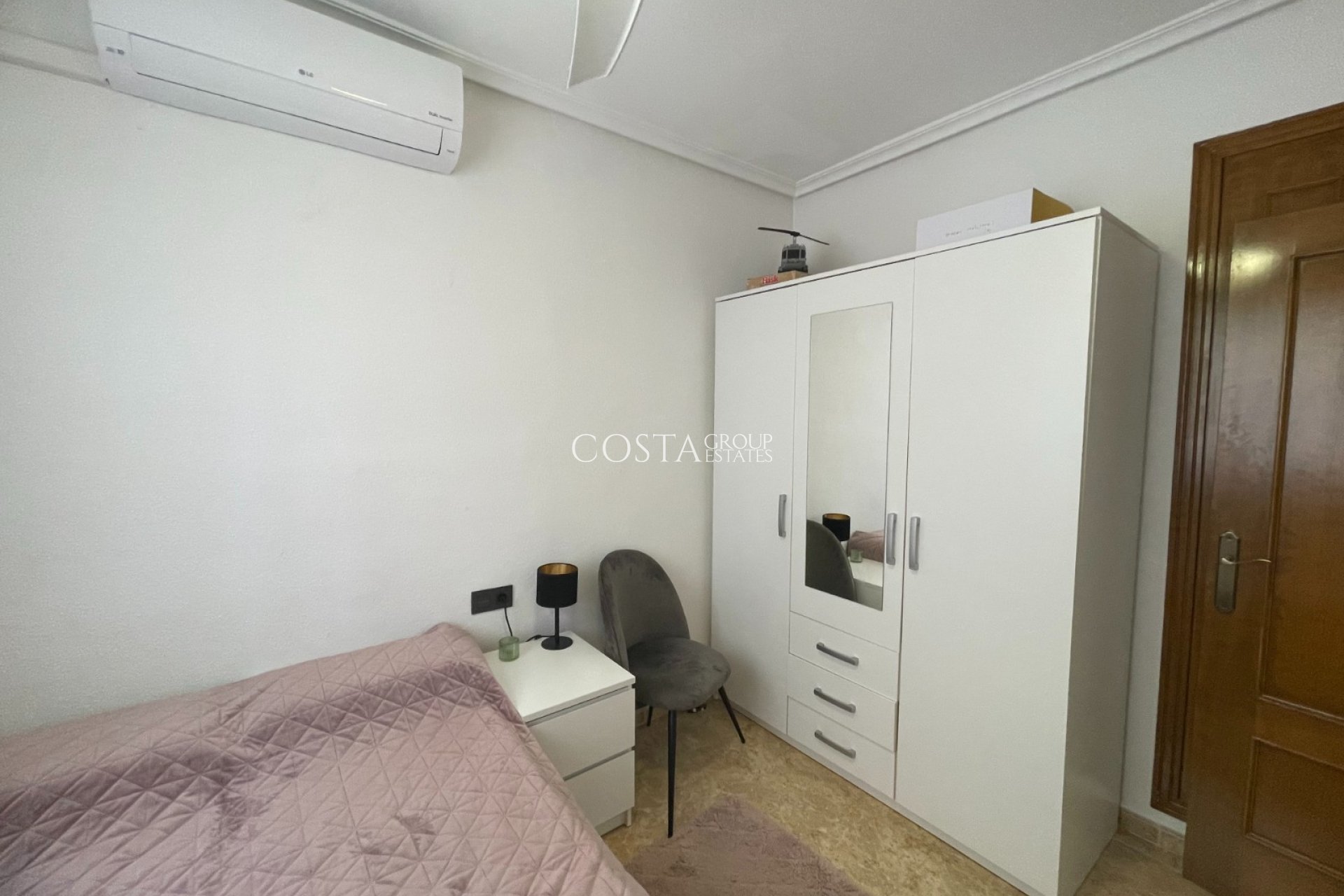Odsprzedaż - Willa -
Orihuela Costa - Villamartín