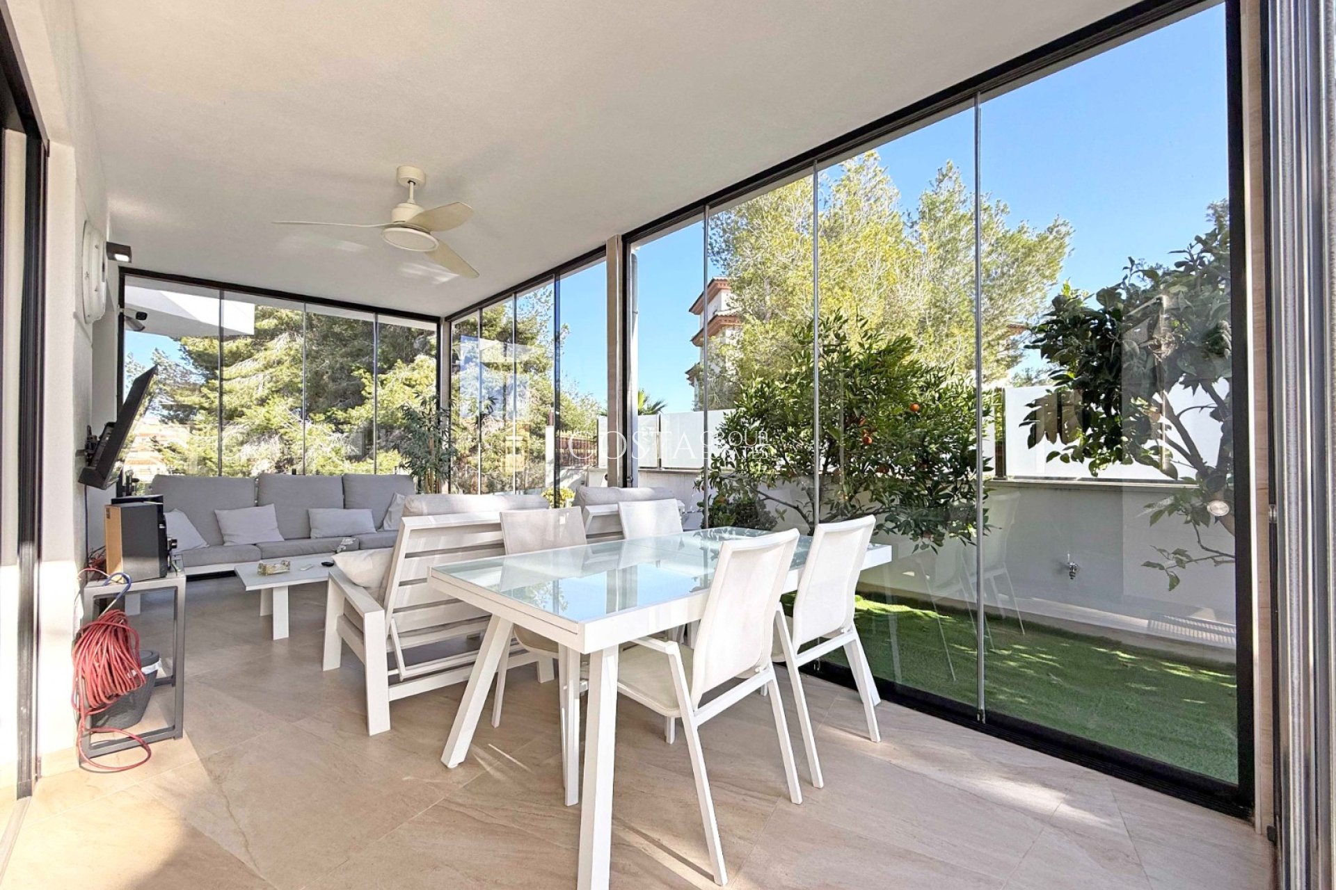 Odsprzedaż - Willa -
Orihuela Costa - Villamartín