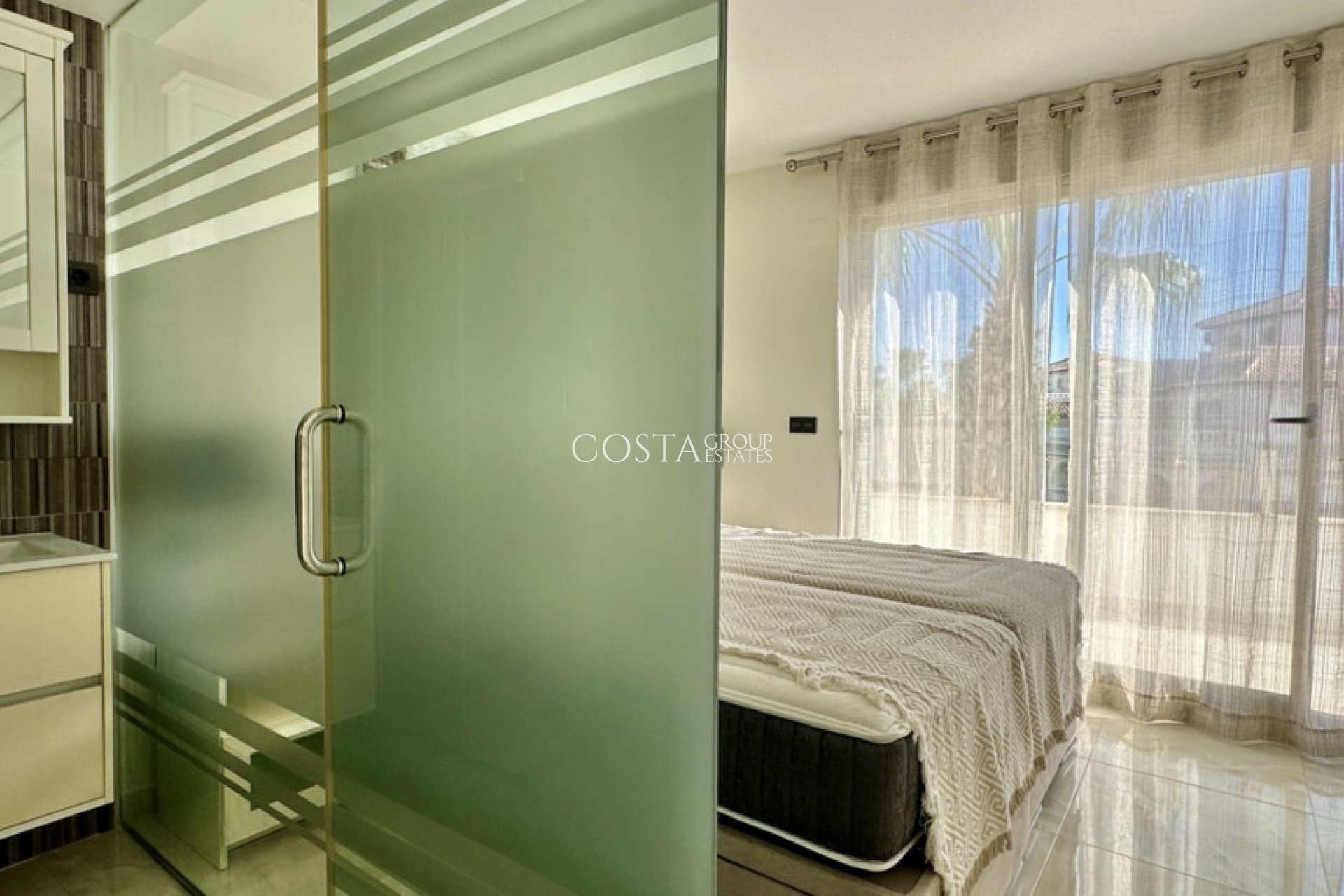 Odsprzedaż - Willa -
Orihuela Costa