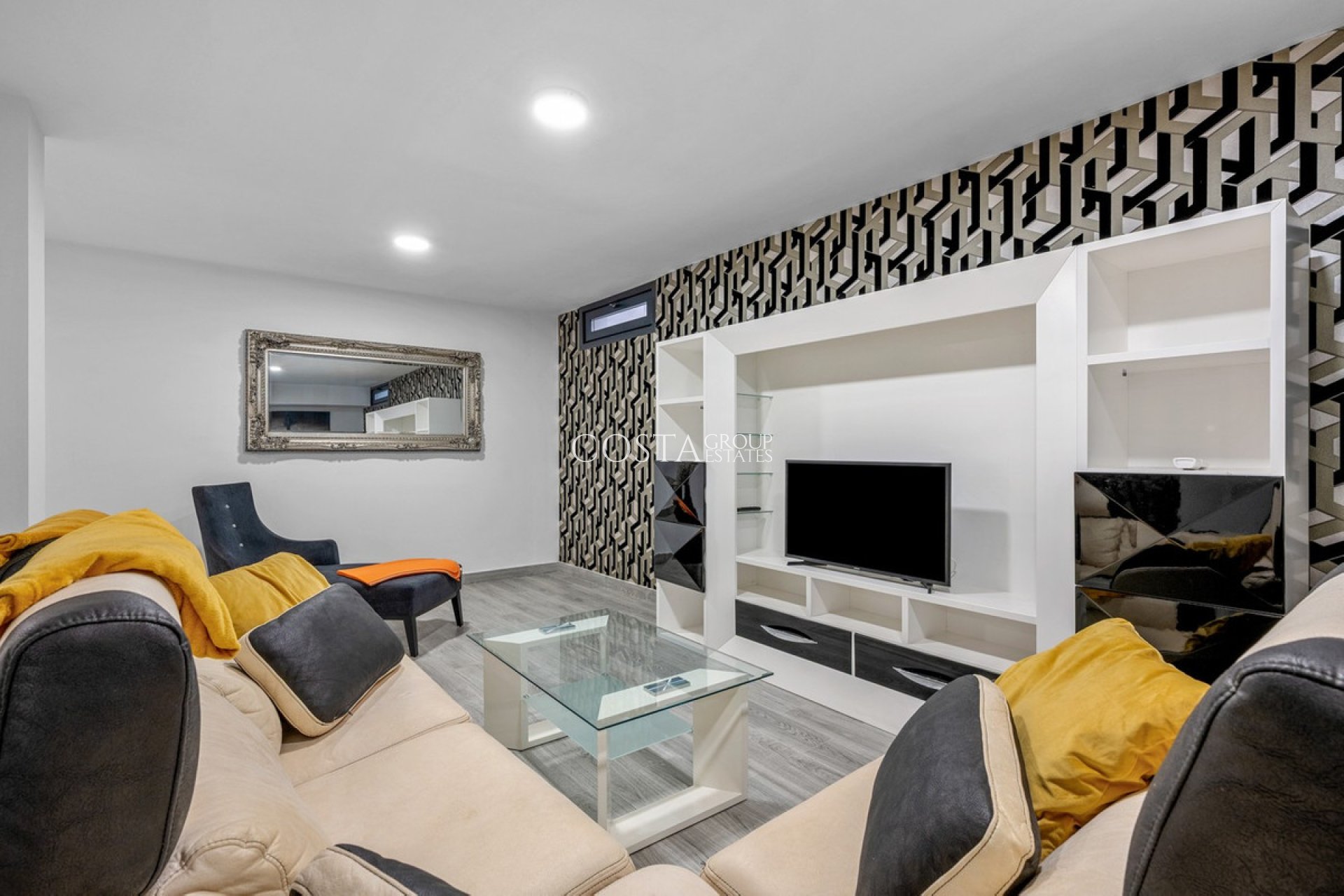 Odsprzedaż - Willa -
Orihuela Costa