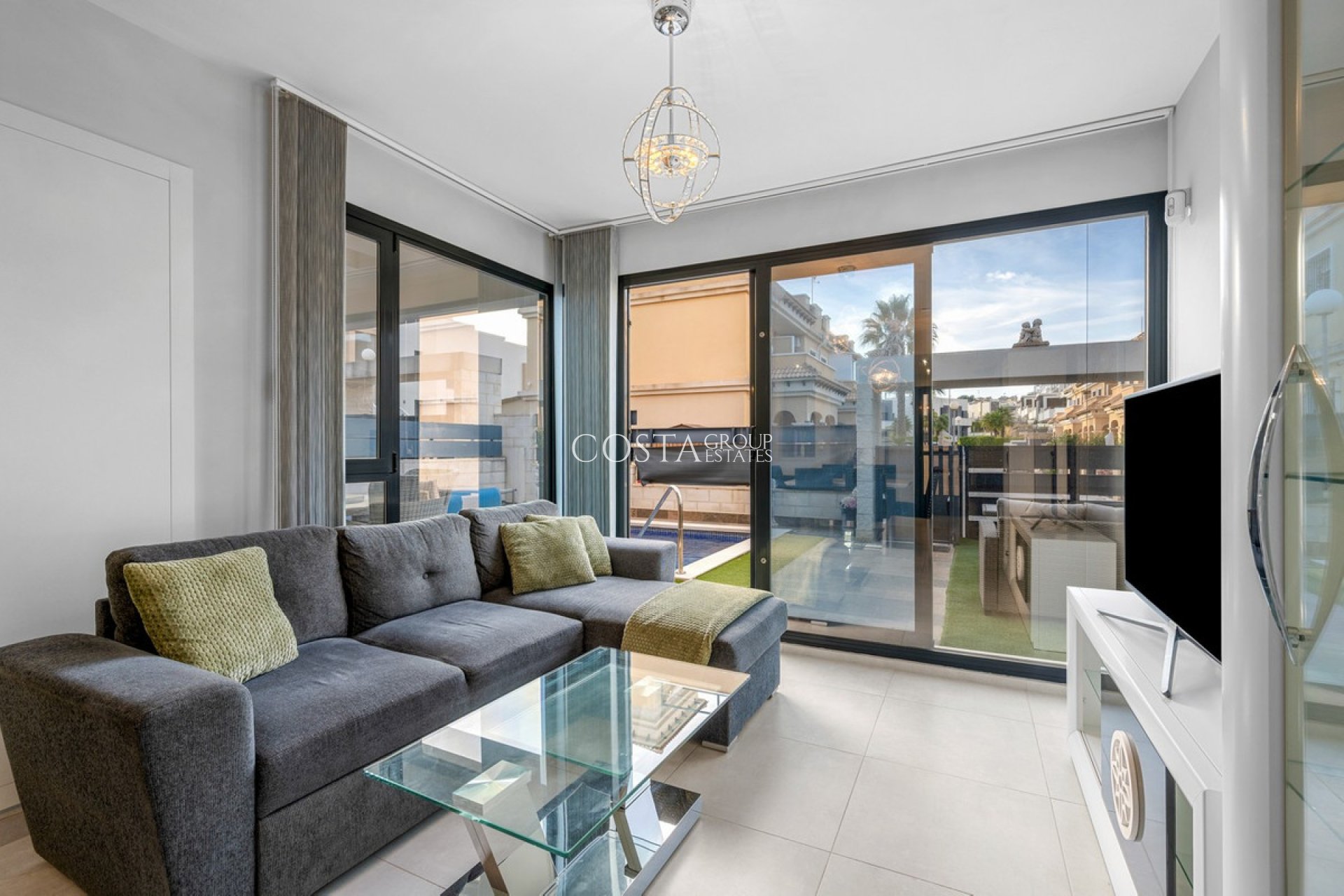 Odsprzedaż - Willa -
Orihuela Costa