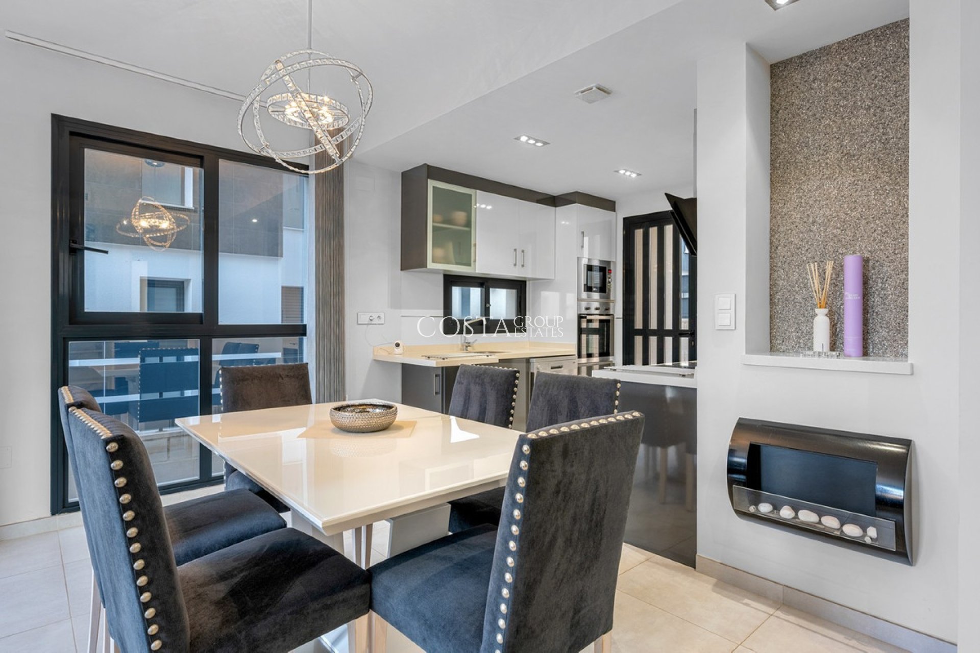 Odsprzedaż - Willa -
Orihuela Costa