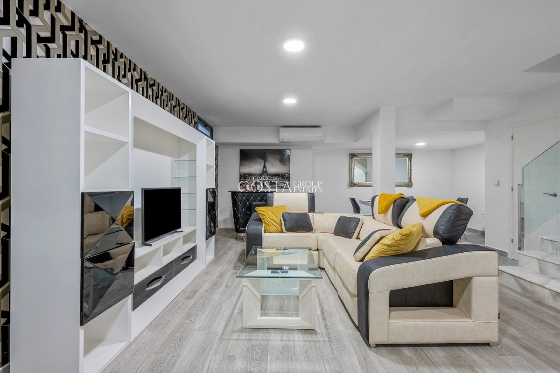 Odsprzedaż - Willa -
Orihuela Costa