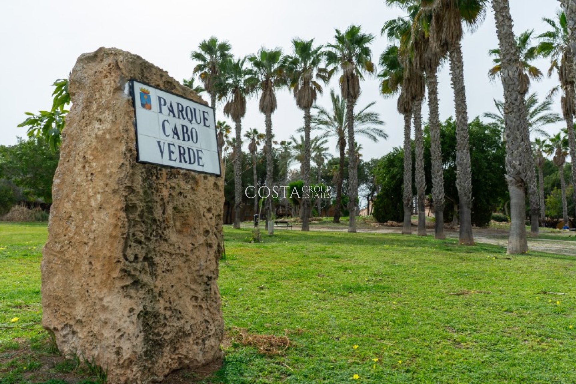 Odsprzedaż - Willa -
Orihuela - Los Altos