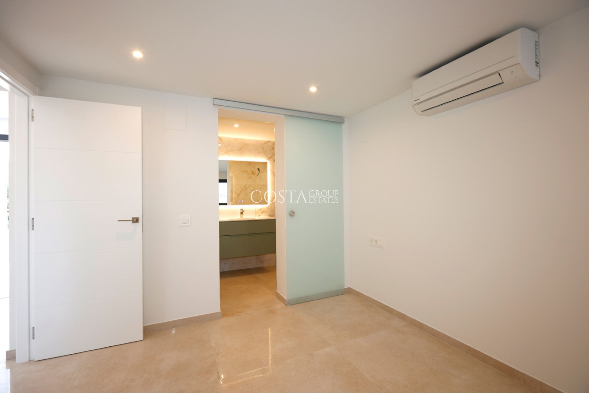 Odsprzedaż - Willa -
Pinoso - Los Pinos