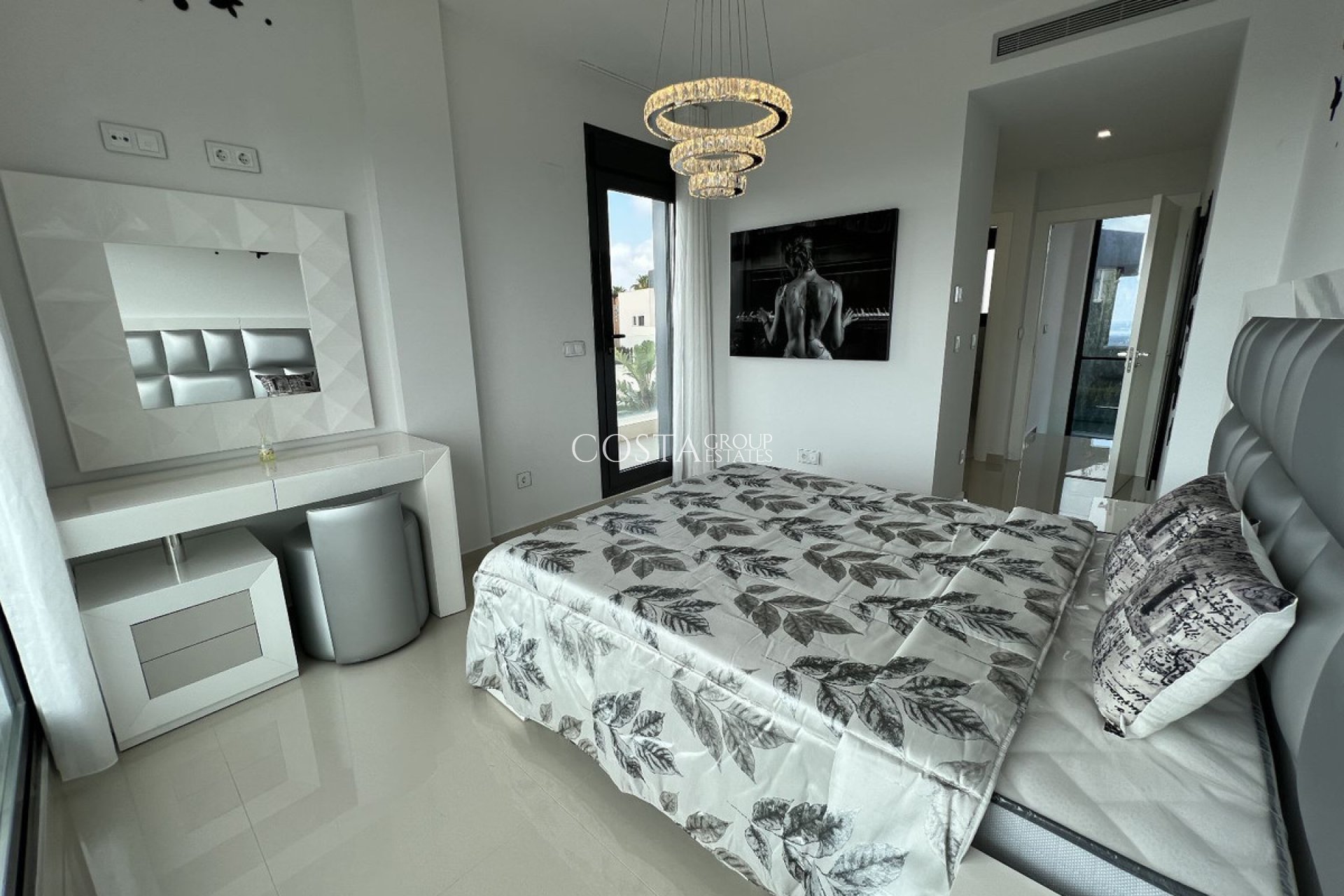 Odsprzedaż - Willa -
San Miguel de Salinas - San Miguel de Salinas Centro