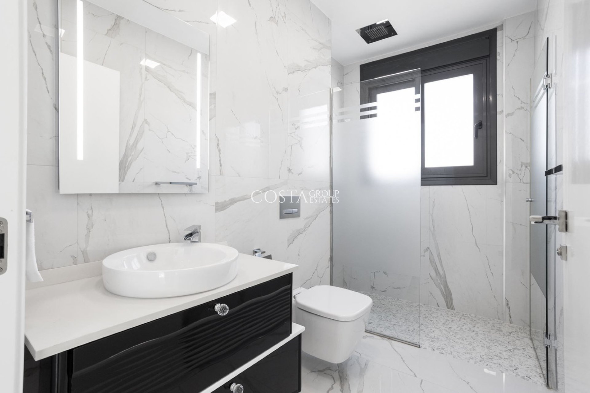 Odsprzedaż - Willa -
San Miguel de Salinas - San Miguel de Salinas Centro