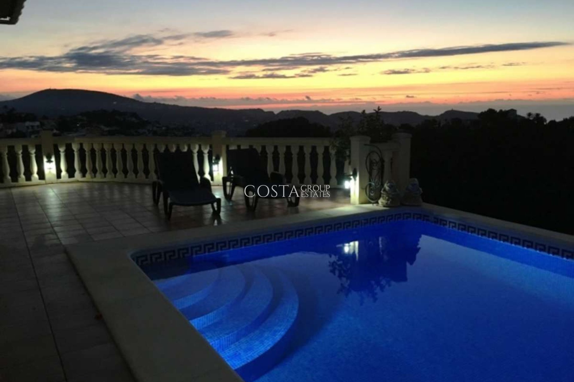 Odsprzedaż - Willa -
Teulada - Moraira