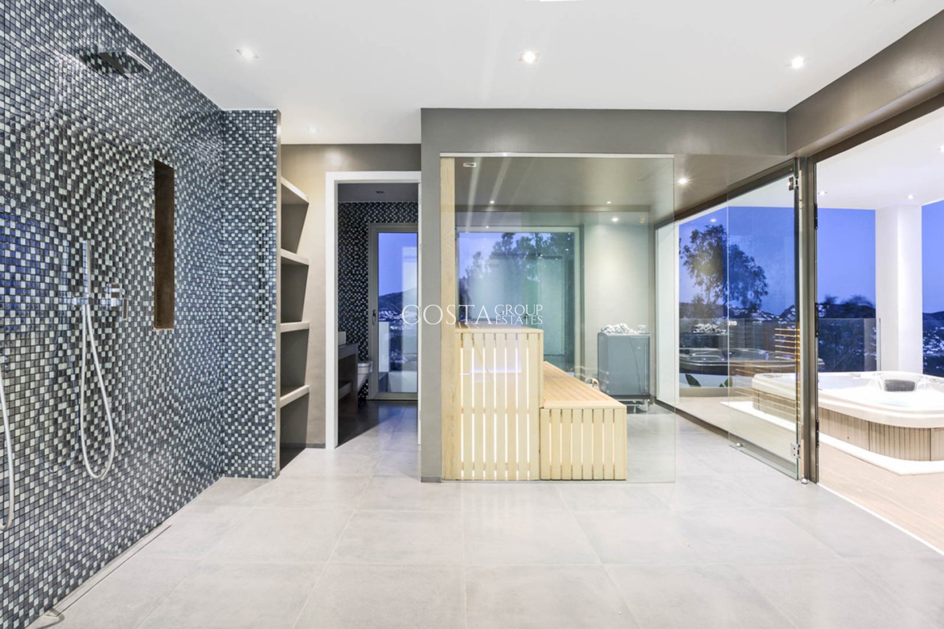 Odsprzedaż - Willa -
Teulada - Moraira