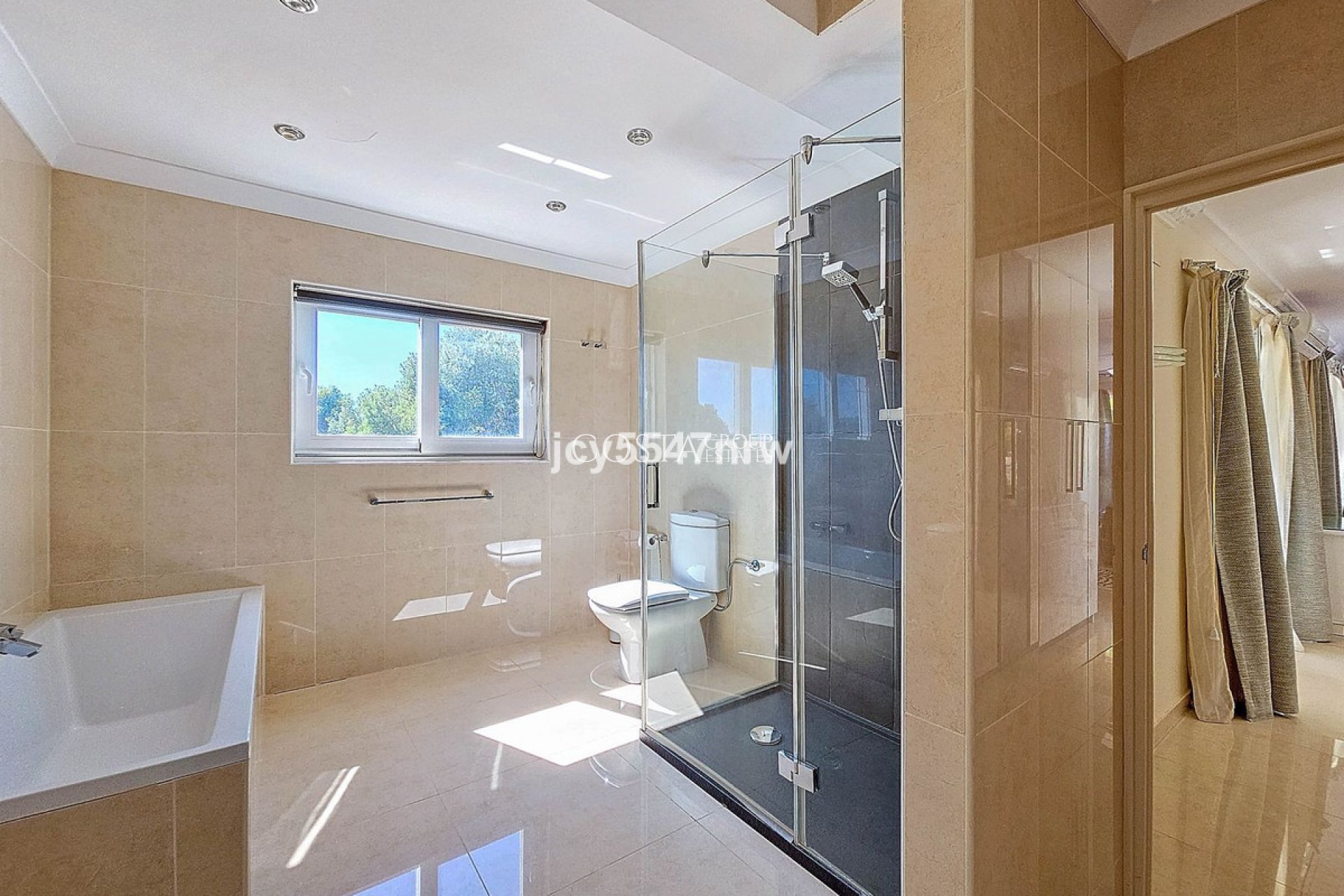 Odsprzedaż - Willa -
Teulada - Moraira