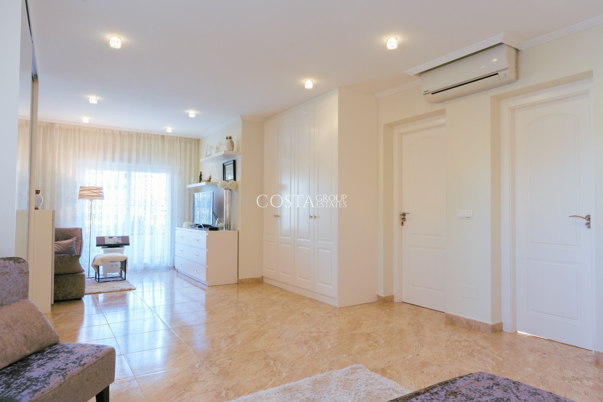 Odsprzedaż - Willa -
Torrevieja - Los Balcones