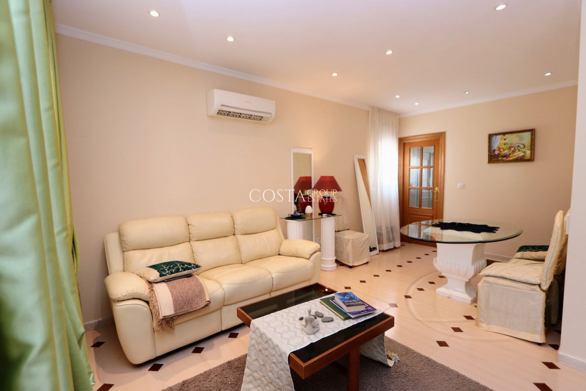 Odsprzedaż - Willa -
Torrevieja - Torrevieja Centro