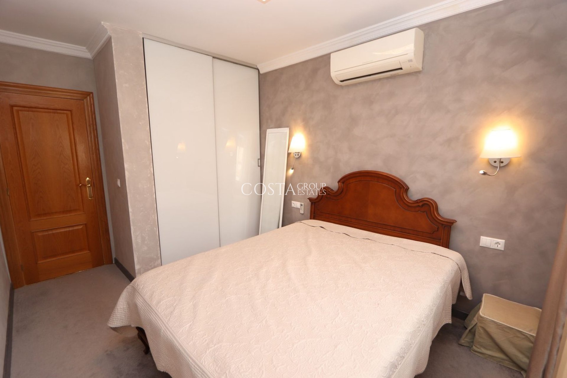 Odsprzedaż - Willa -
Torrevieja - Torrevieja Centro