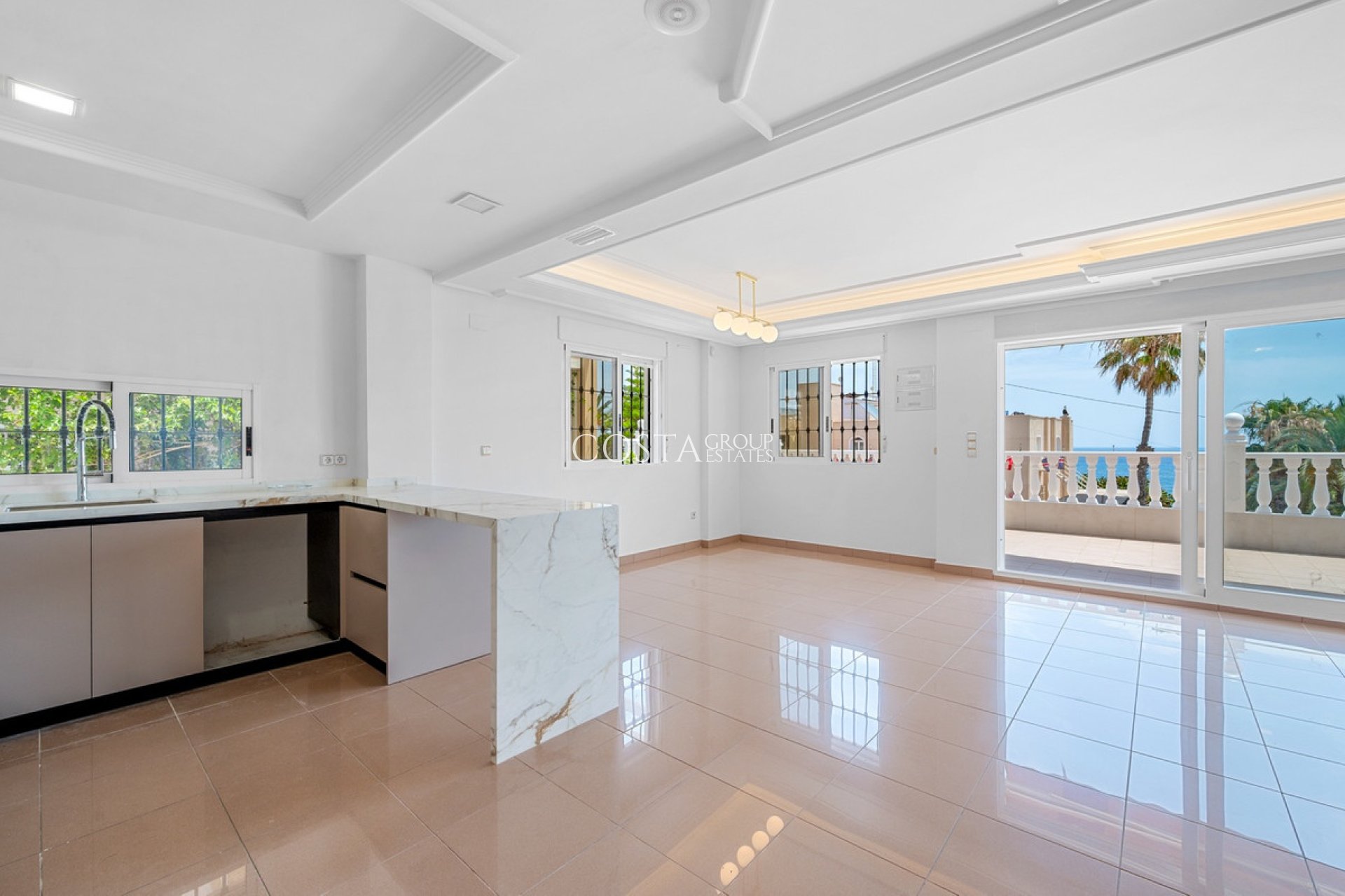 Odsprzedaż - Willa -
Torrevieja