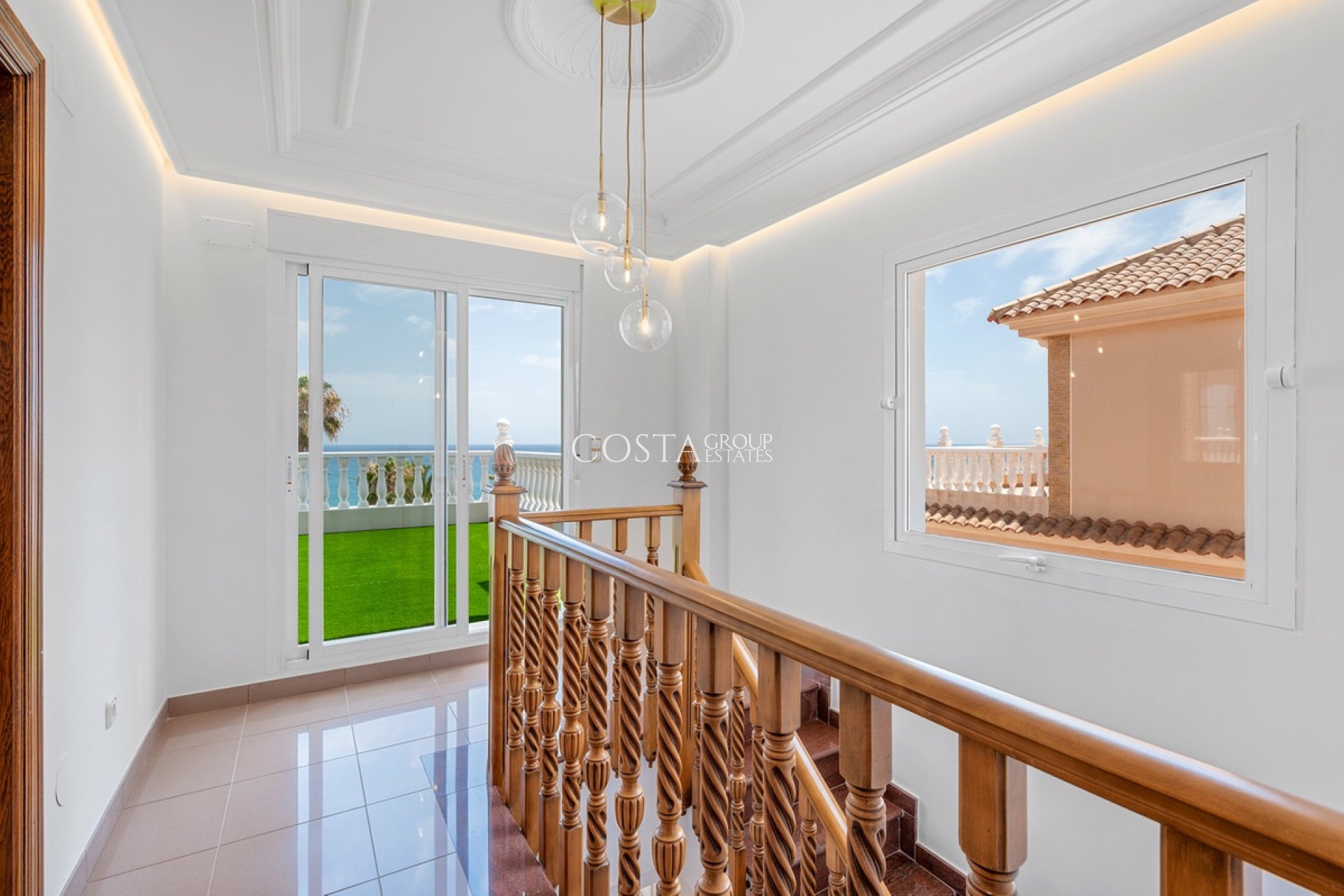 Odsprzedaż - Willa -
Torrevieja