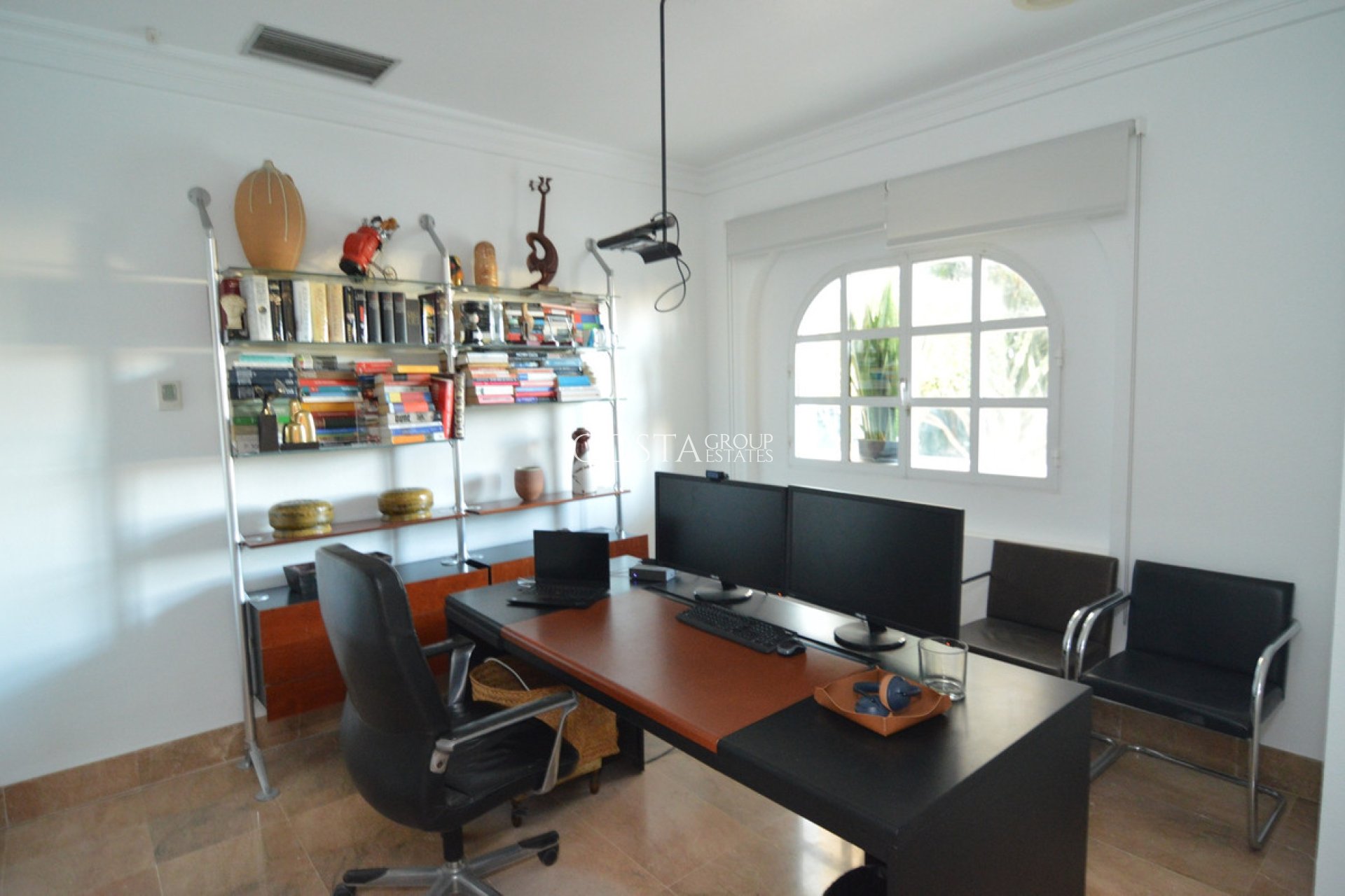 Odsprzedaż - Willa -
Torrevieja