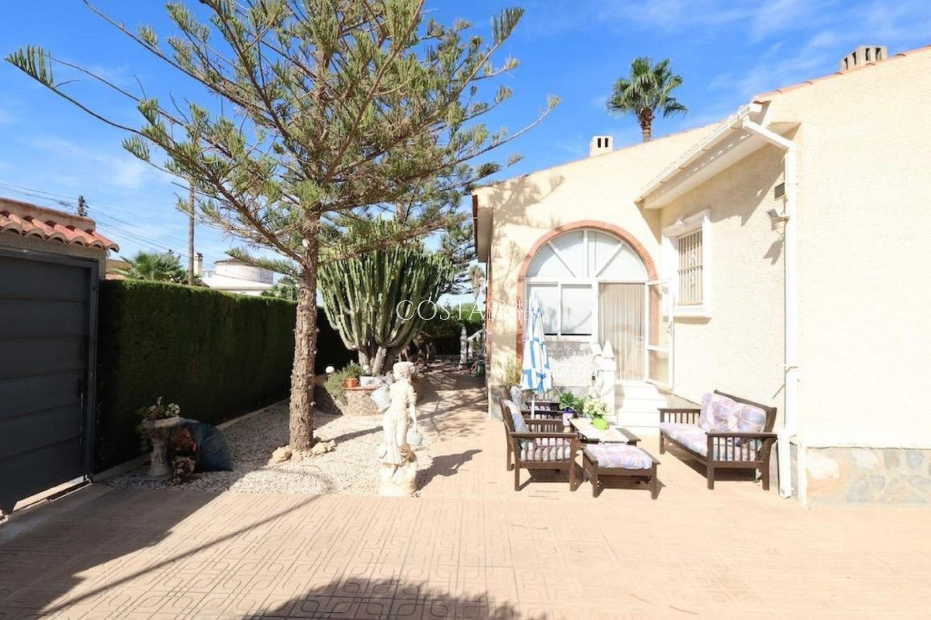 Odsprzedaż - Willa -
Torrevieja