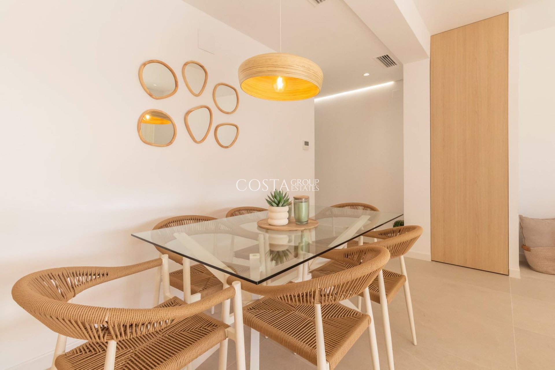 Odsprzedaż - Willa -
Torrevieja