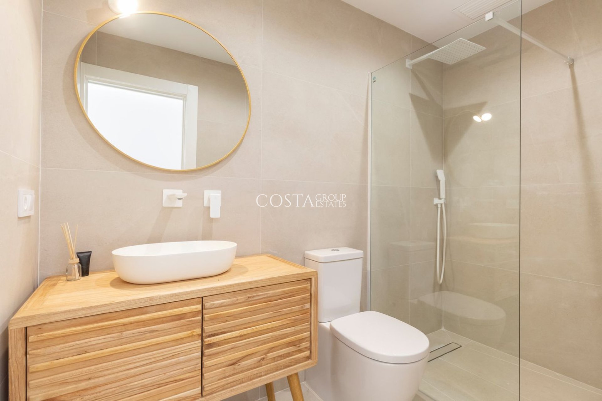 Odsprzedaż - Willa -
Torrevieja