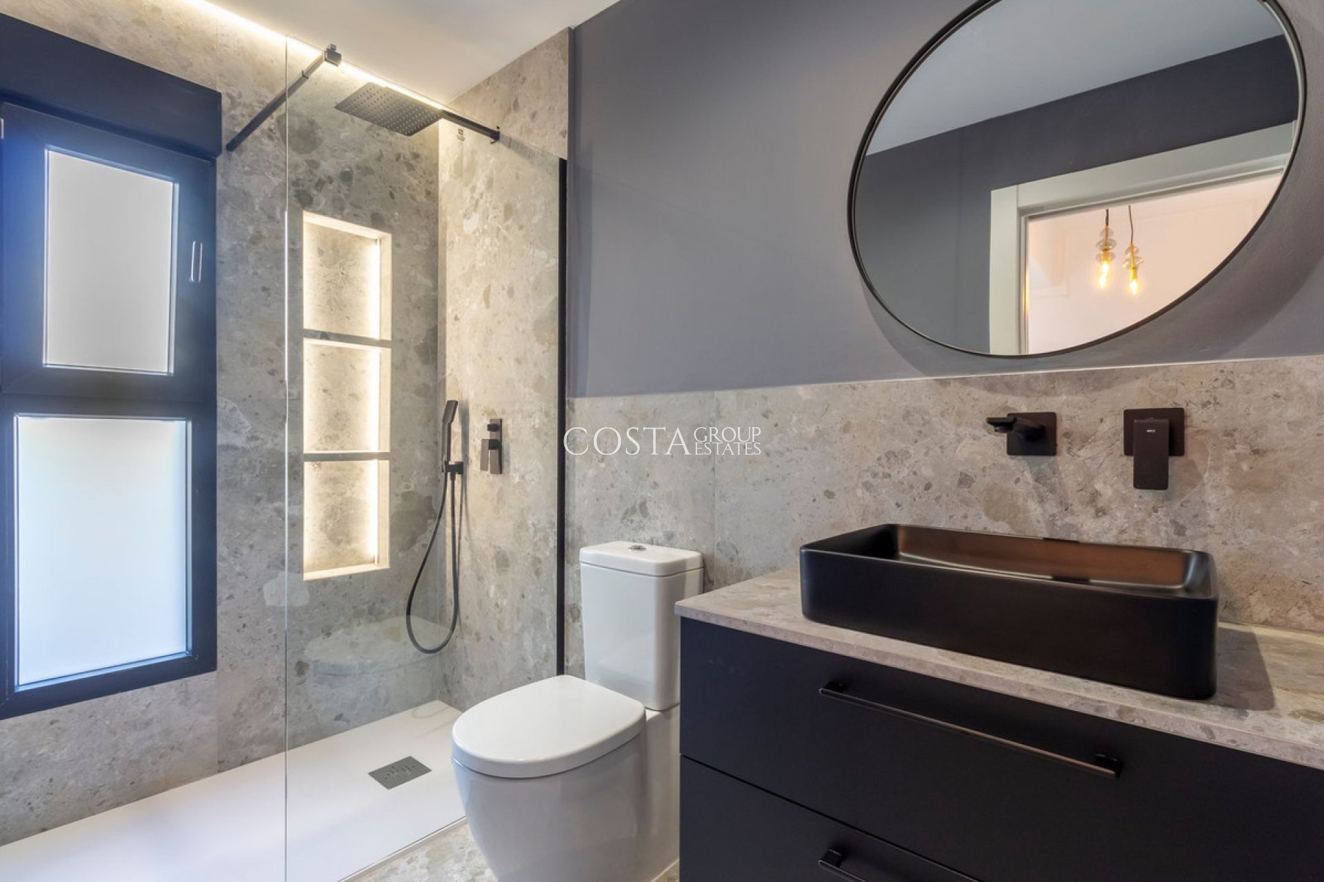 Odsprzedaż - Willa -
Torrevieja