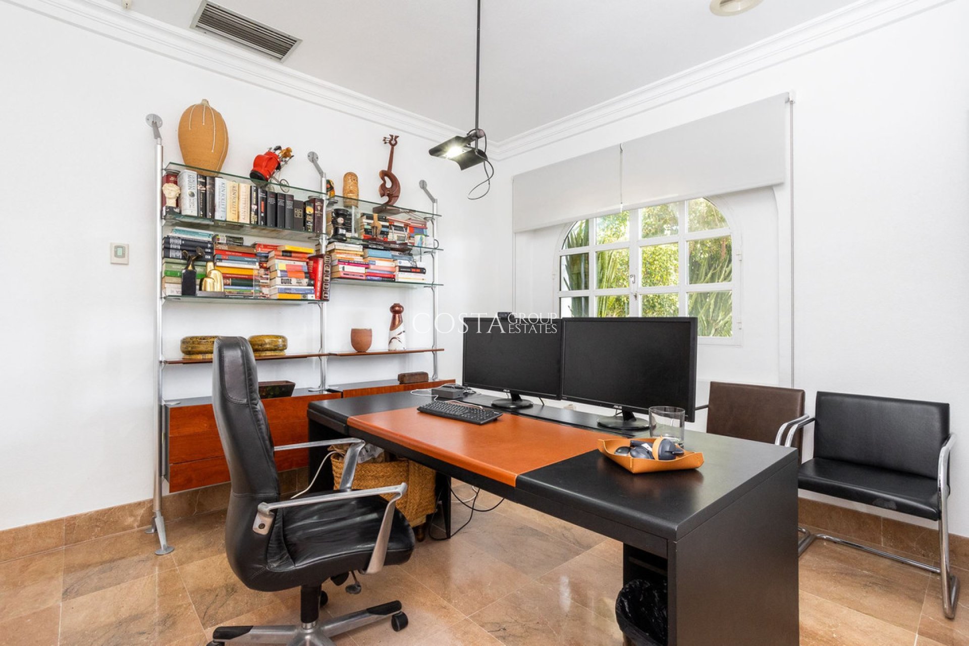 Odsprzedaż - Willa -
Torrevieja