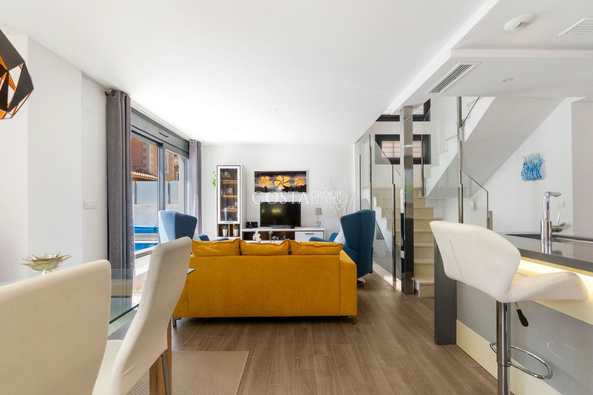 Odsprzedaż - Willa -
Torrevieja