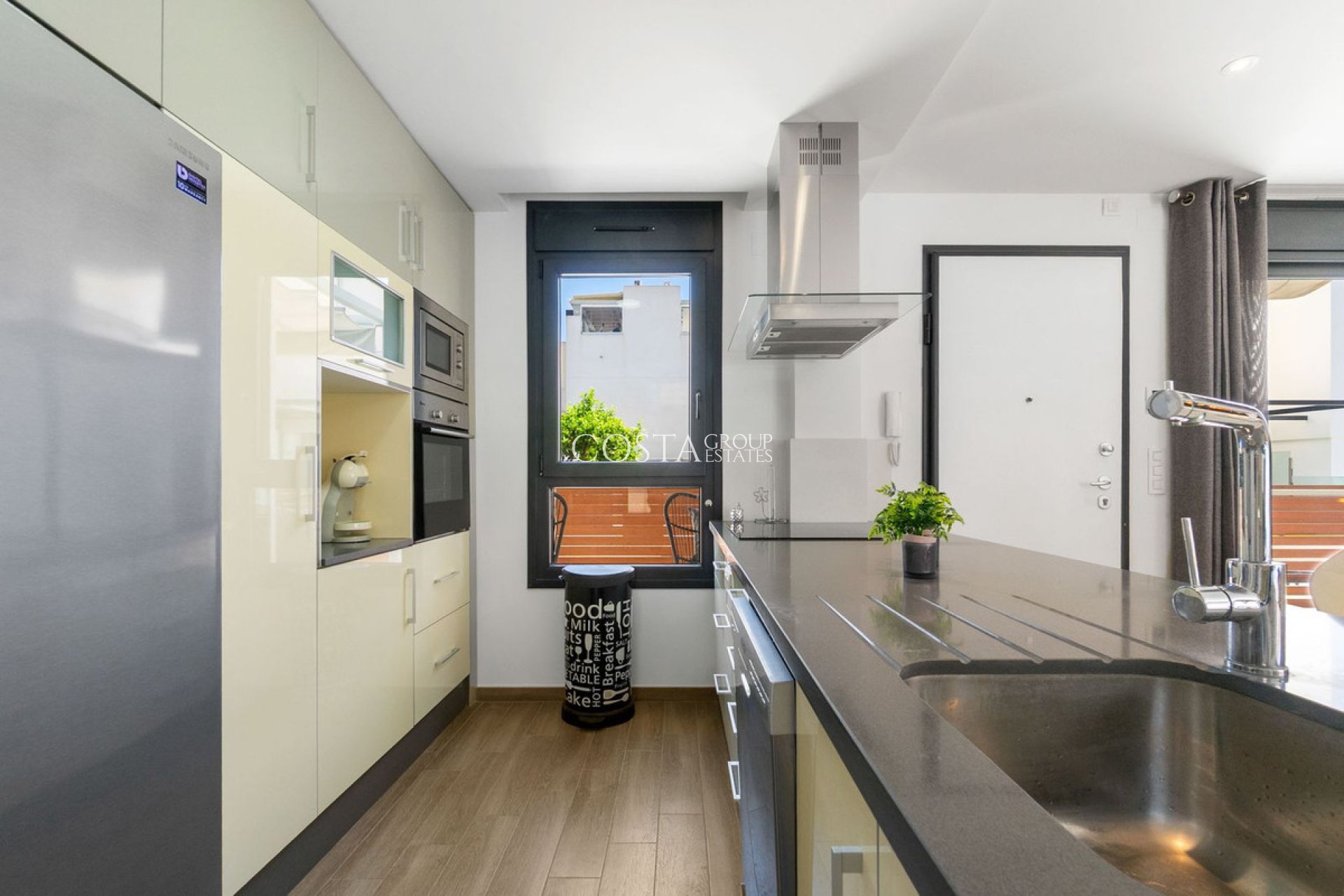 Odsprzedaż - Willa -
Torrevieja