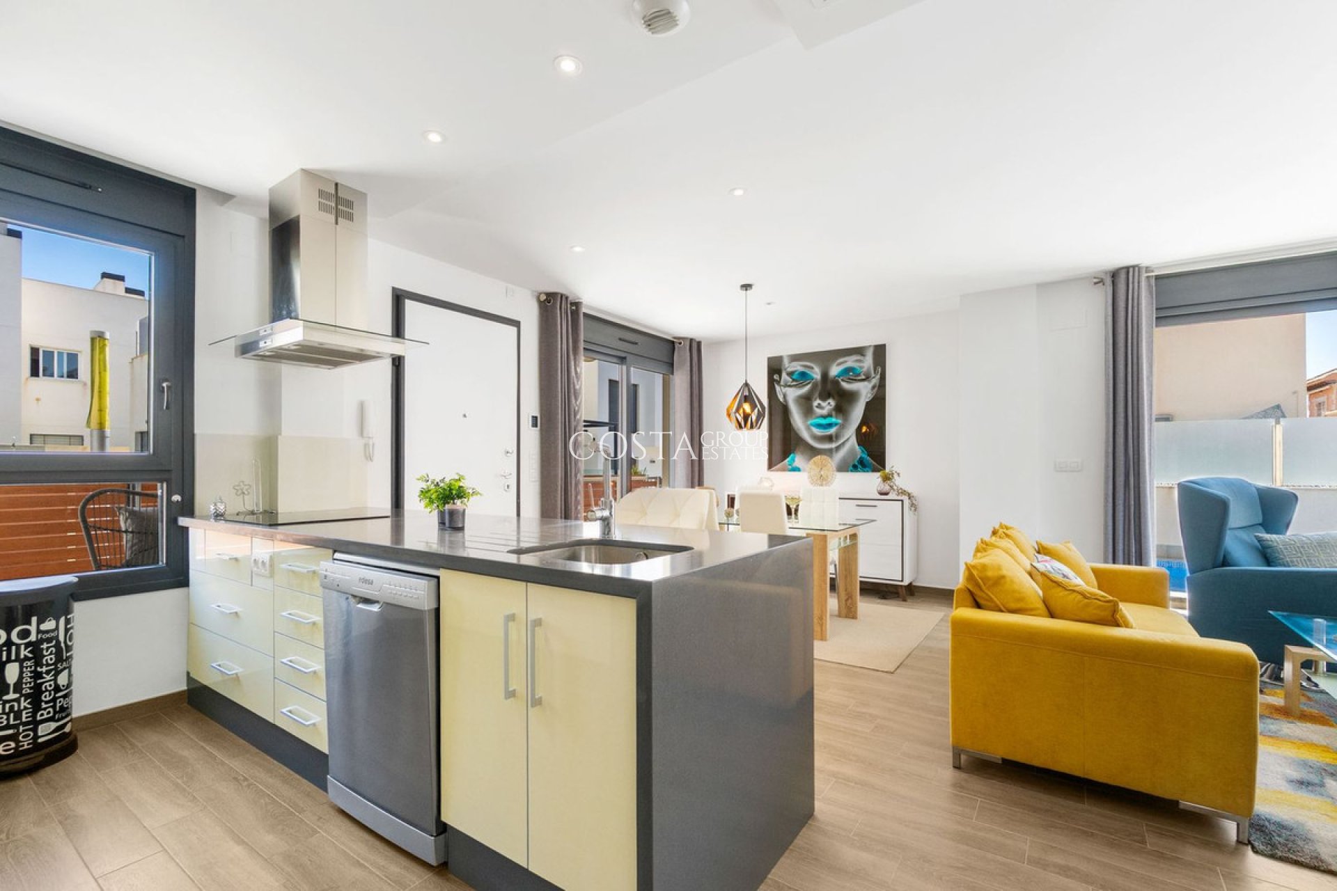 Odsprzedaż - Willa -
Torrevieja