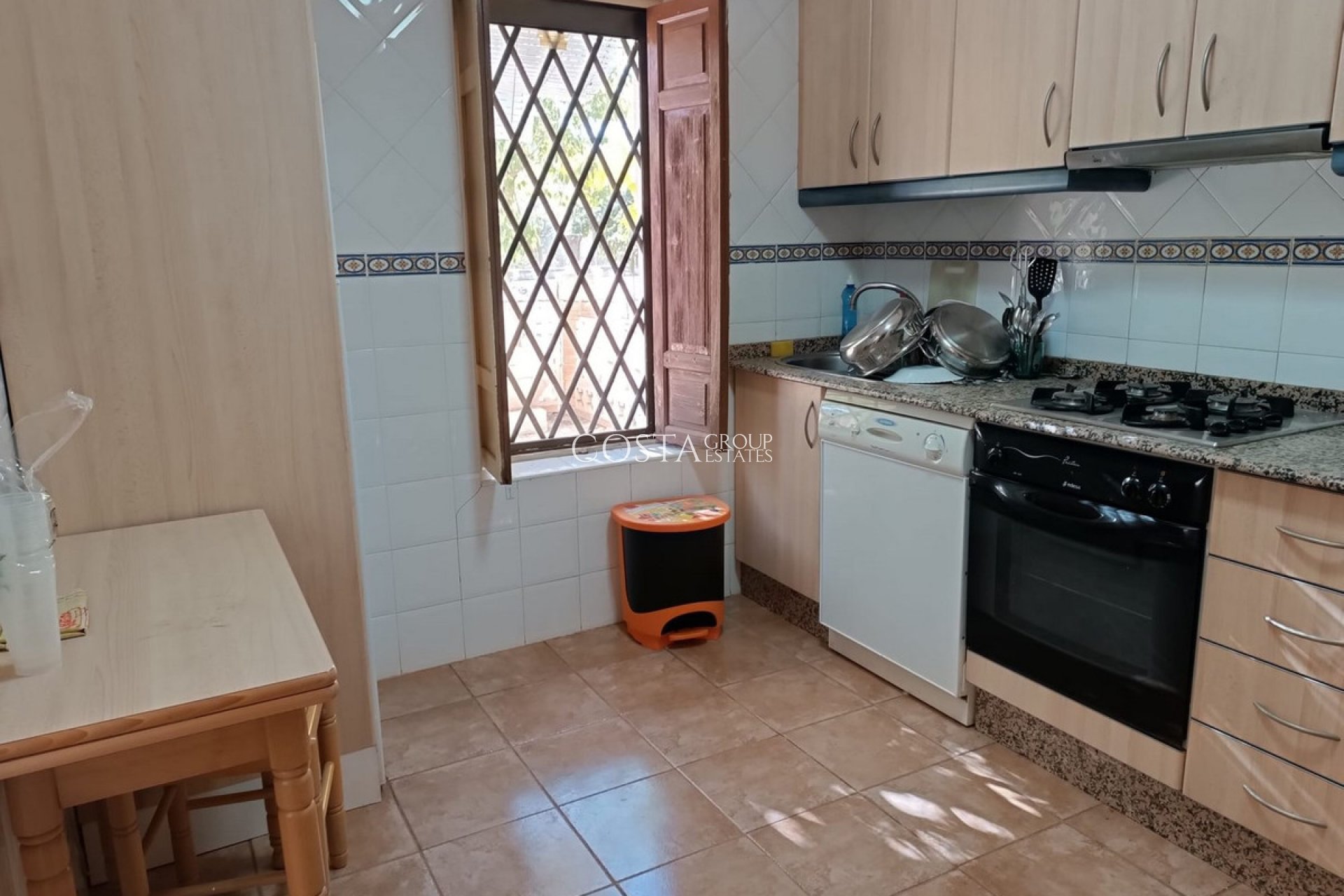 Odsprzedaż - Willa -
Yecla - Yecla Centro