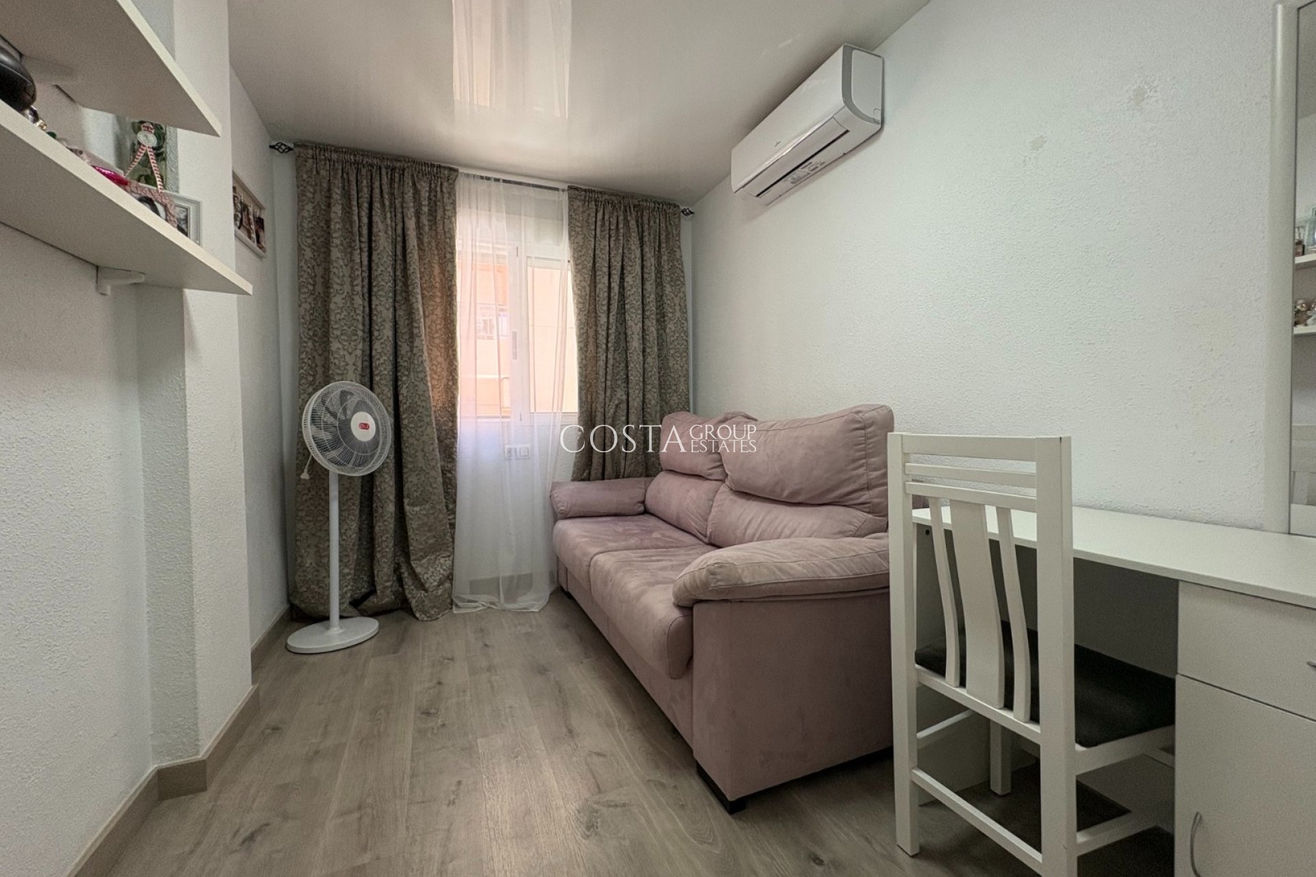 Resale - Apartment -
Torrevieja - Centro