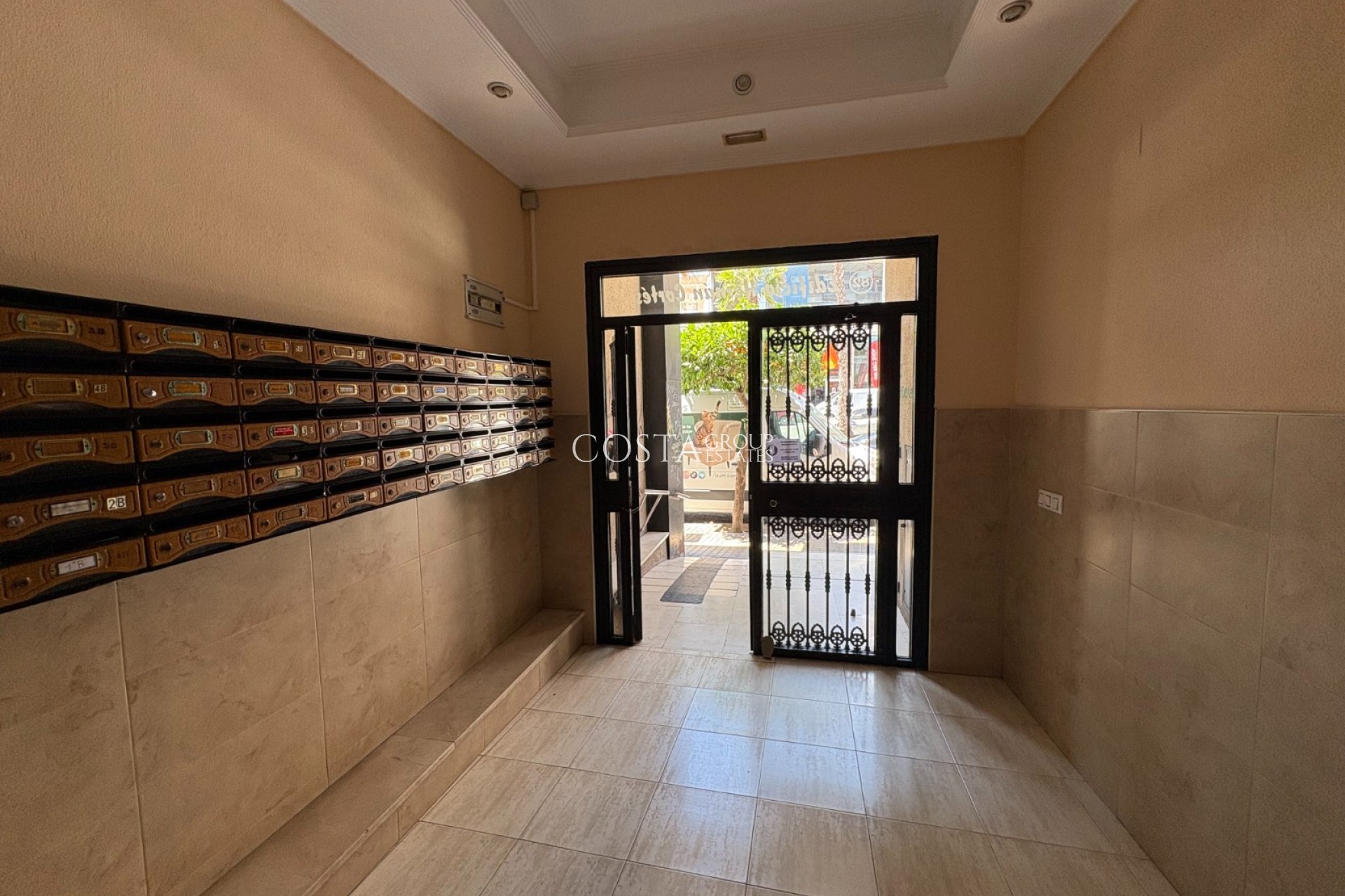 Resale - Apartment -
Torrevieja - Centro