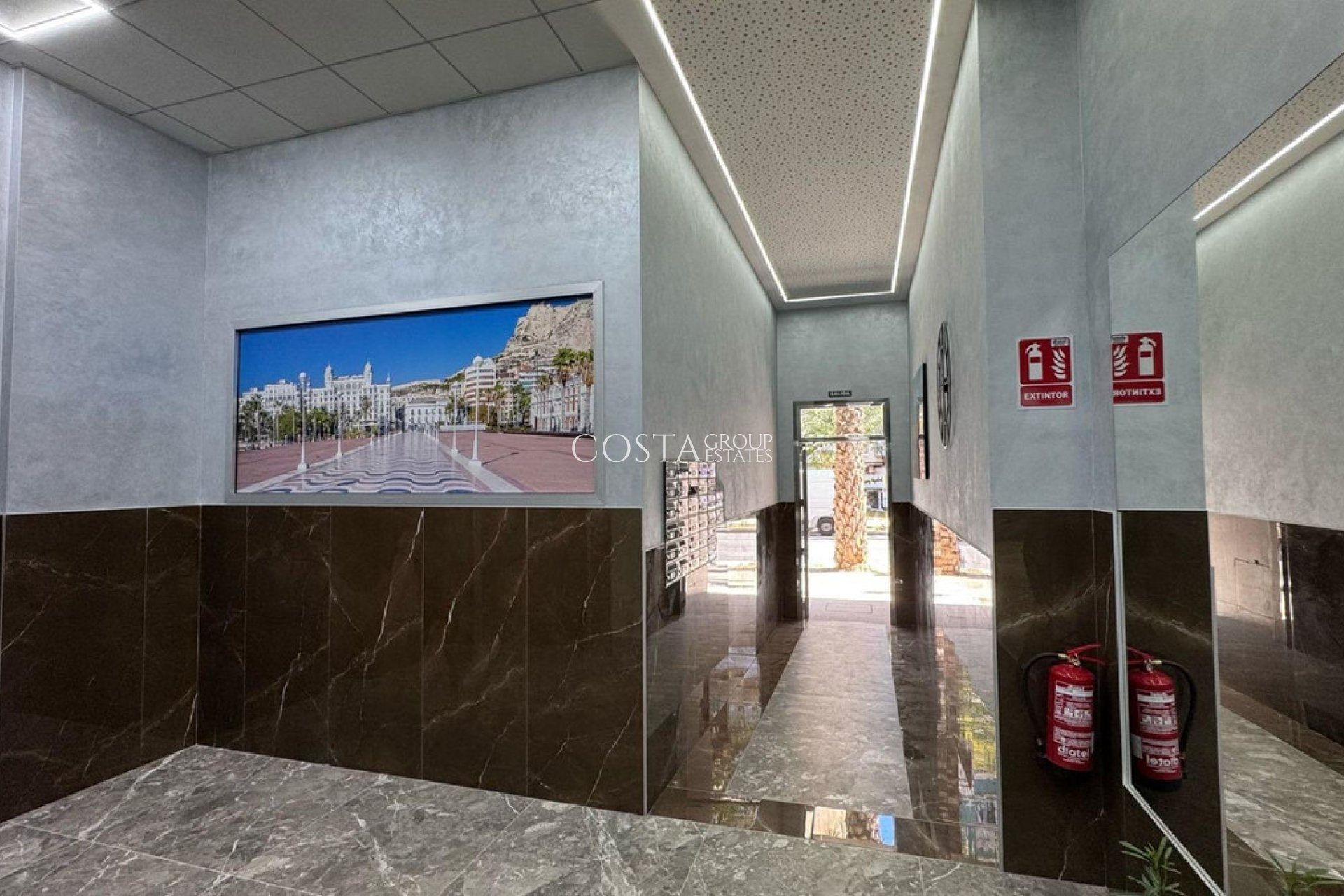 Resale - Apartments -
Alicante - Alicante Centro