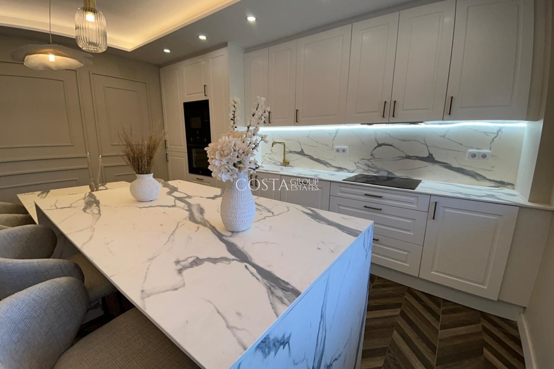Resale - Apartments -
Alicante City - Alicante City Centro