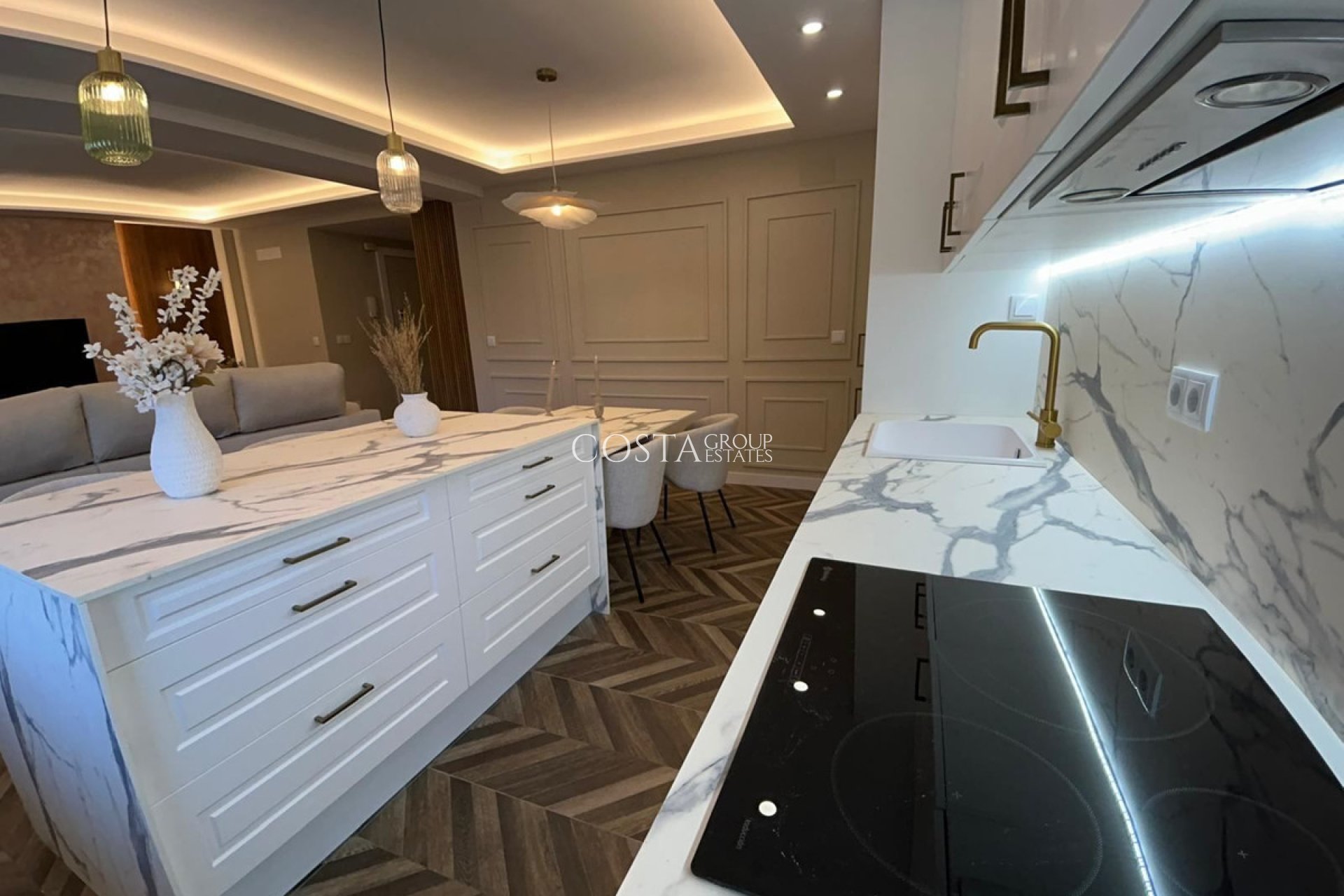 Resale - Apartments -
Alicante City - Alicante City Centro