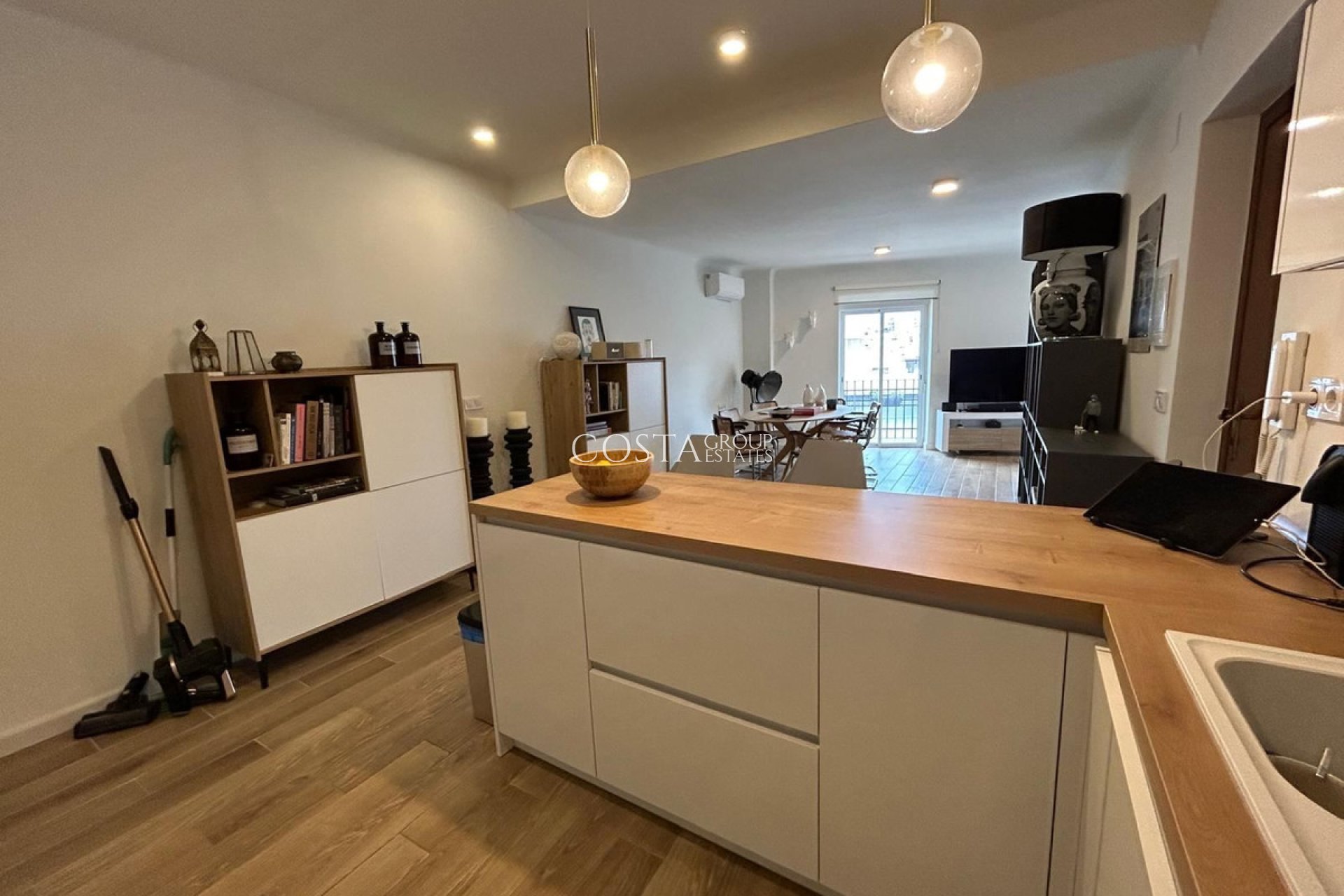 Resale - Apartments -
Alicante City - Alicante City Centro