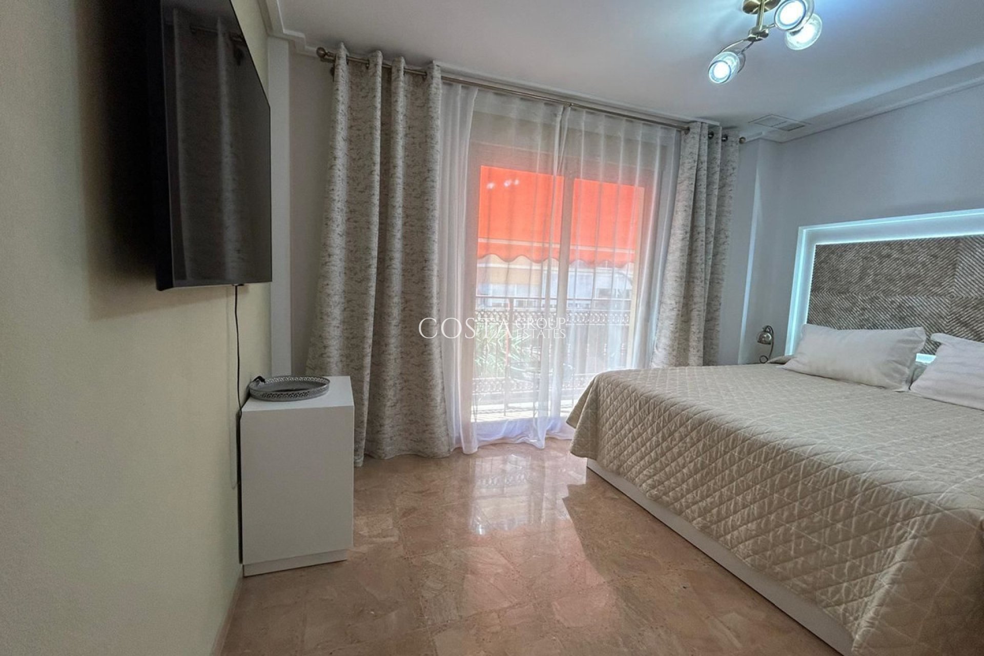 Resale - Apartments -
Alicante City - Alicante City Centro