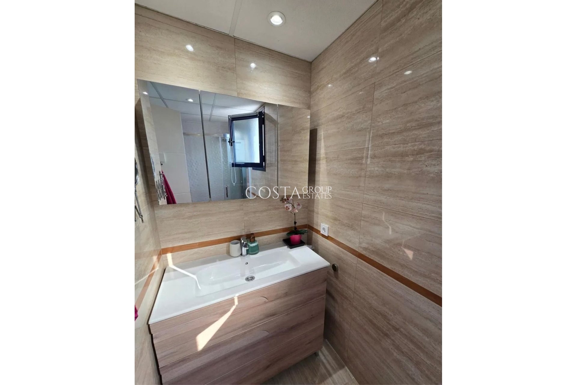 Resale - Apartments -
Alicante City - Alicante City Centro