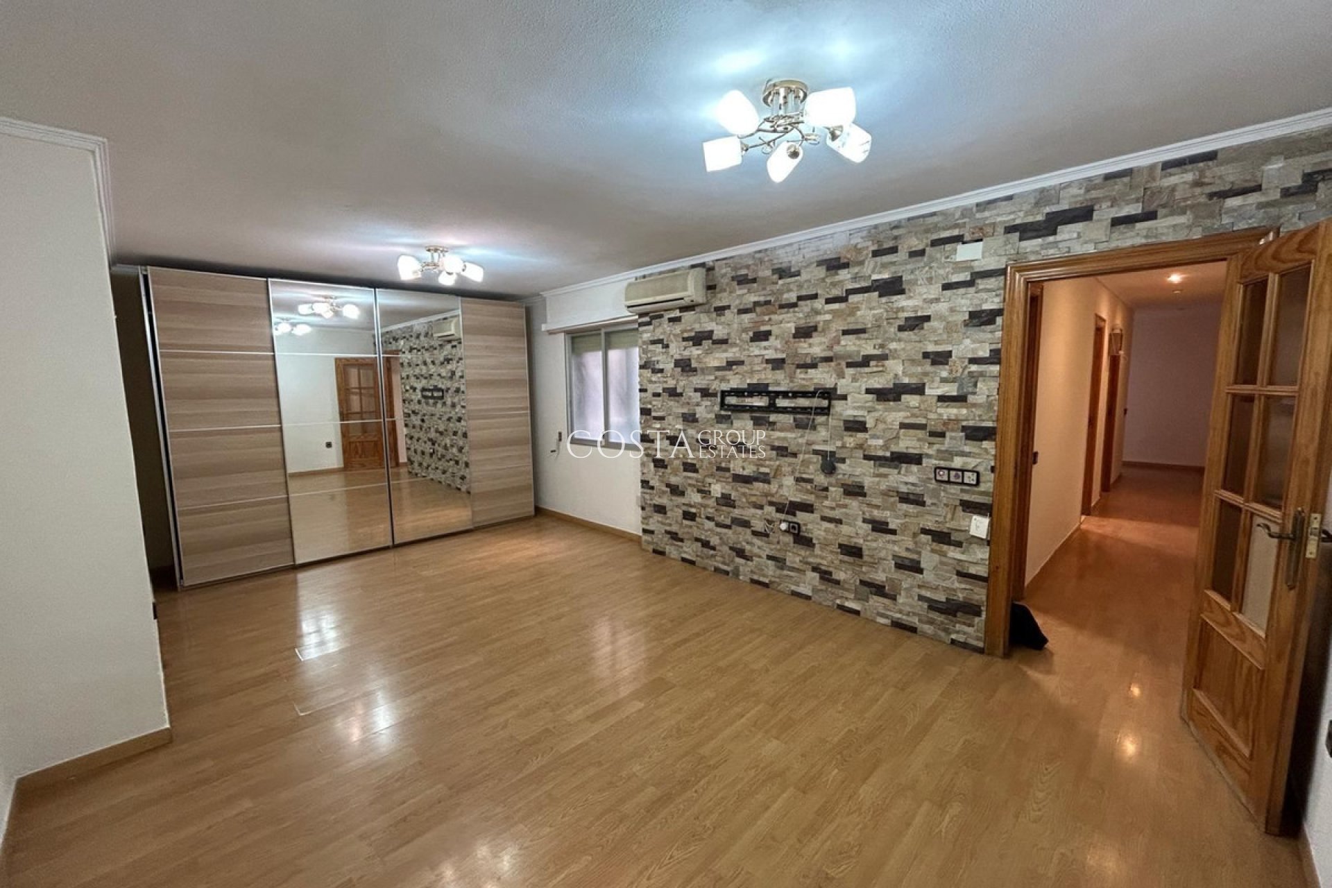 Resale - Apartments -
Alicante City - Alicante City Centro