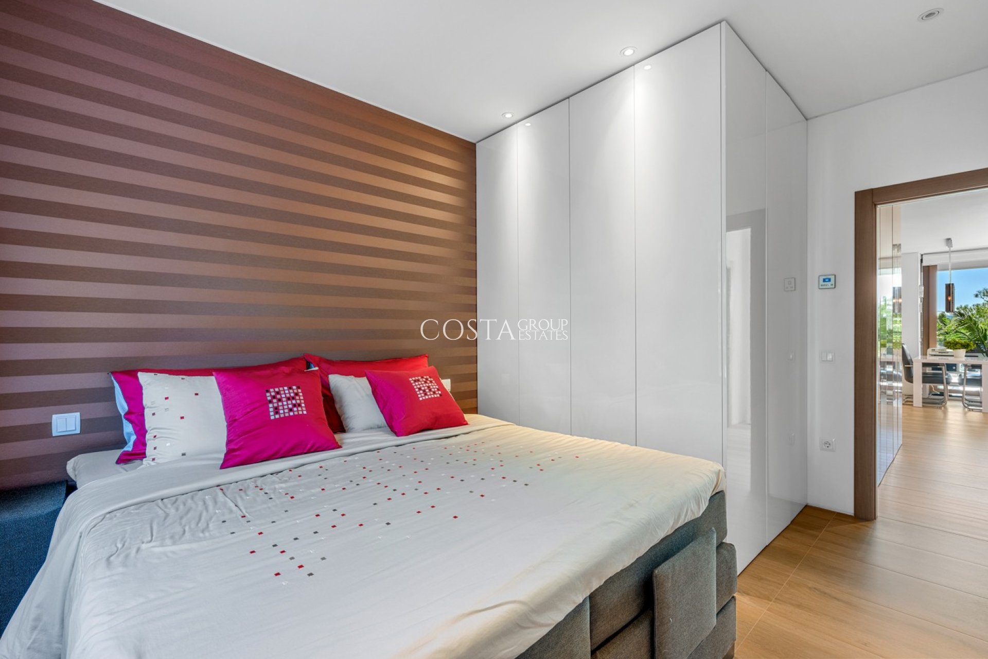 Resale - Apartments -
Las Colinas Golf