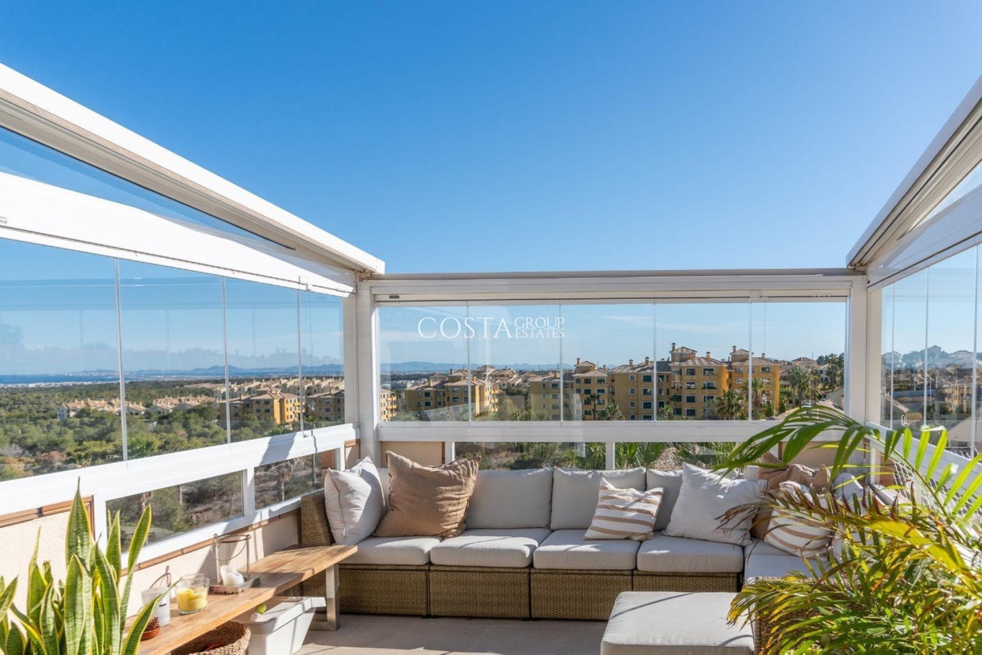Resale - Apartments -
Orihuela - Campoamor