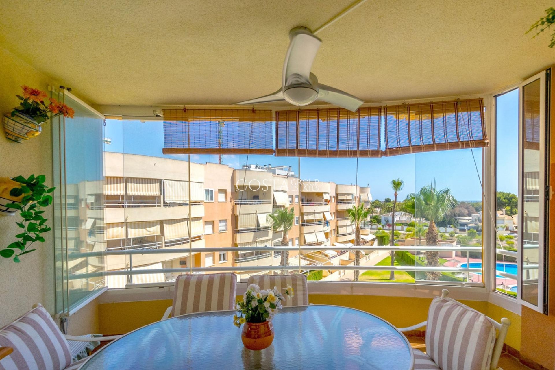 Resale - Apartments -
Orihuela - Campoamor