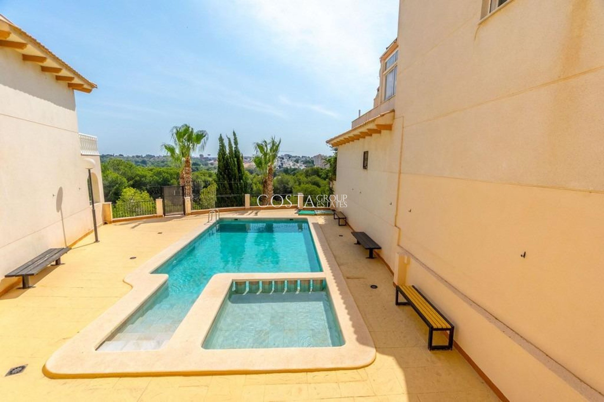 Resale - Apartments -
Orihuela - Campoamor