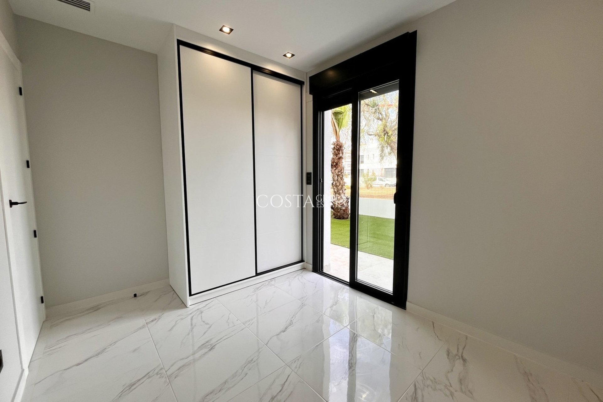 Resale - Apartments -
Orihuela Costa - Playa Flamenca