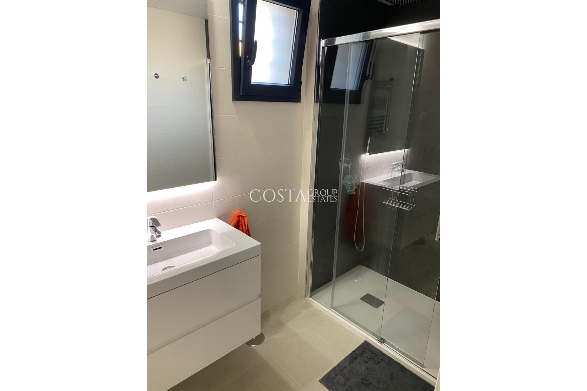 Resale - Apartments -
Orihuela Costa - Playa Flamenca