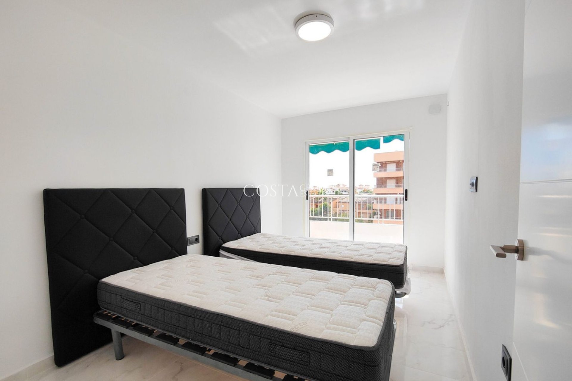 Resale - Apartments -
Orihuela Costa - Punta Prima