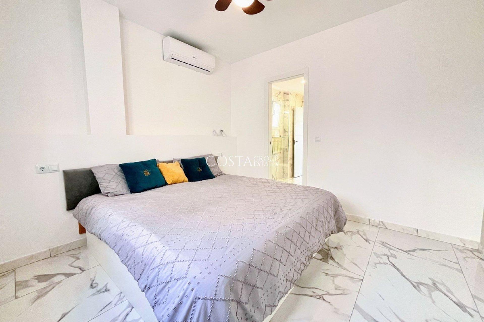 Resale - Apartments -
Orihuela Costa - Villamartin