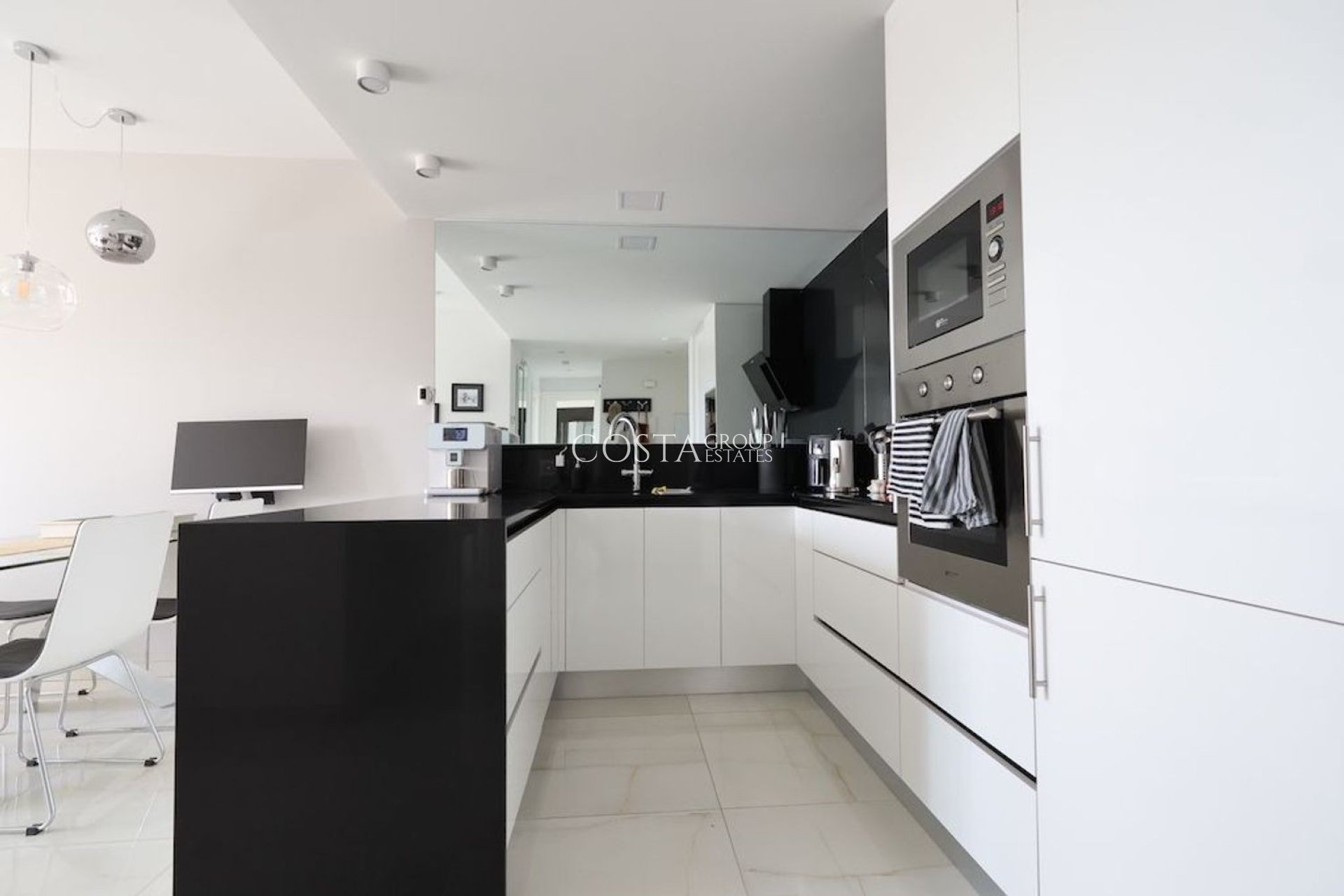 Resale - Apartments -
Orihuela Costa