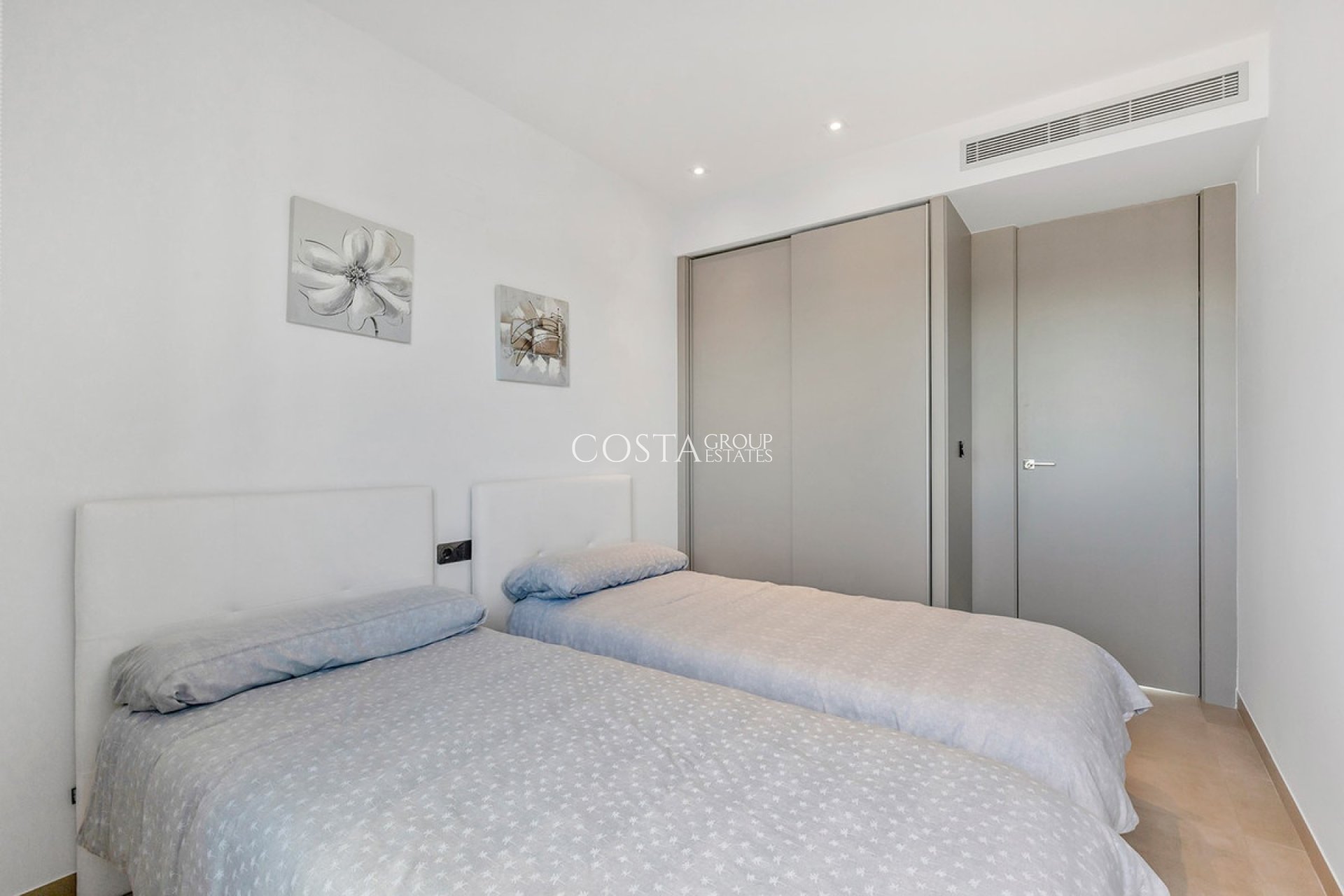 Resale - Apartments -
Orihuela Costa